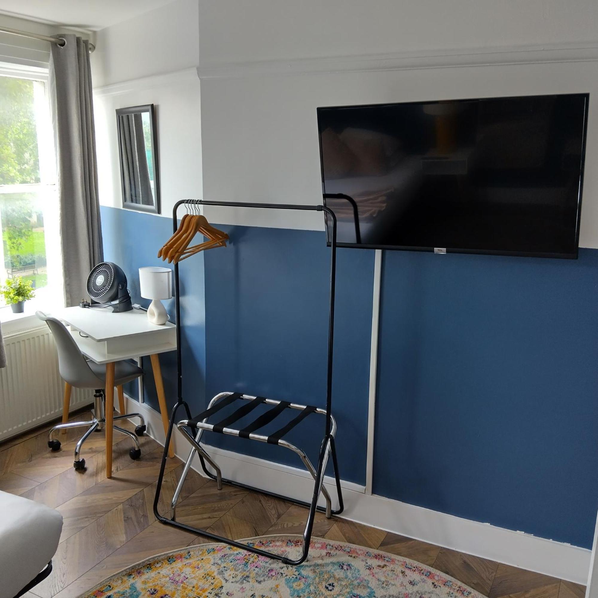 Spacious 5-bedroom, 4-bathroom In Central Zone 1 *
