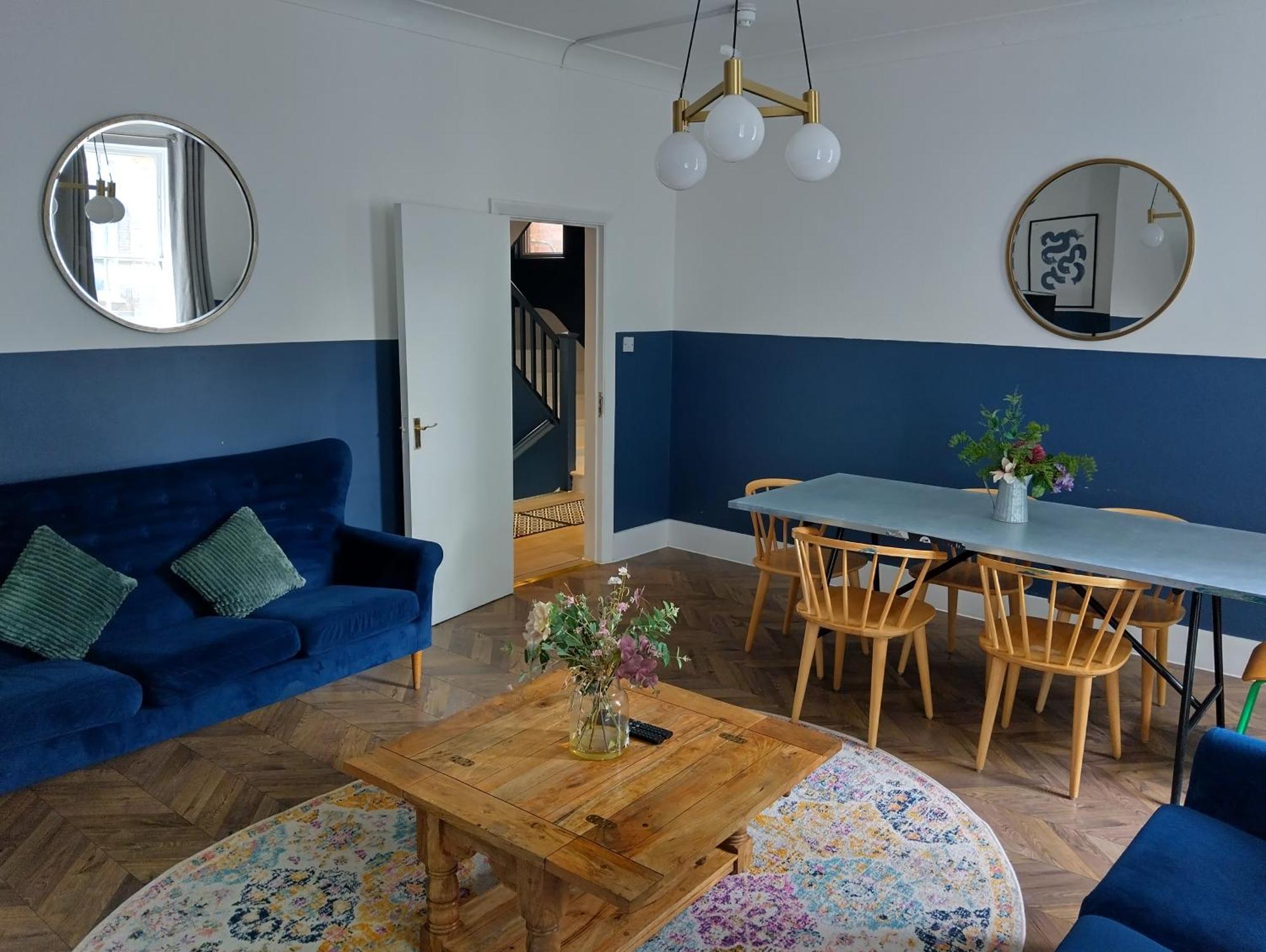 Spacious 5-bedroom, 4-bathroom In Central Zone 1 *