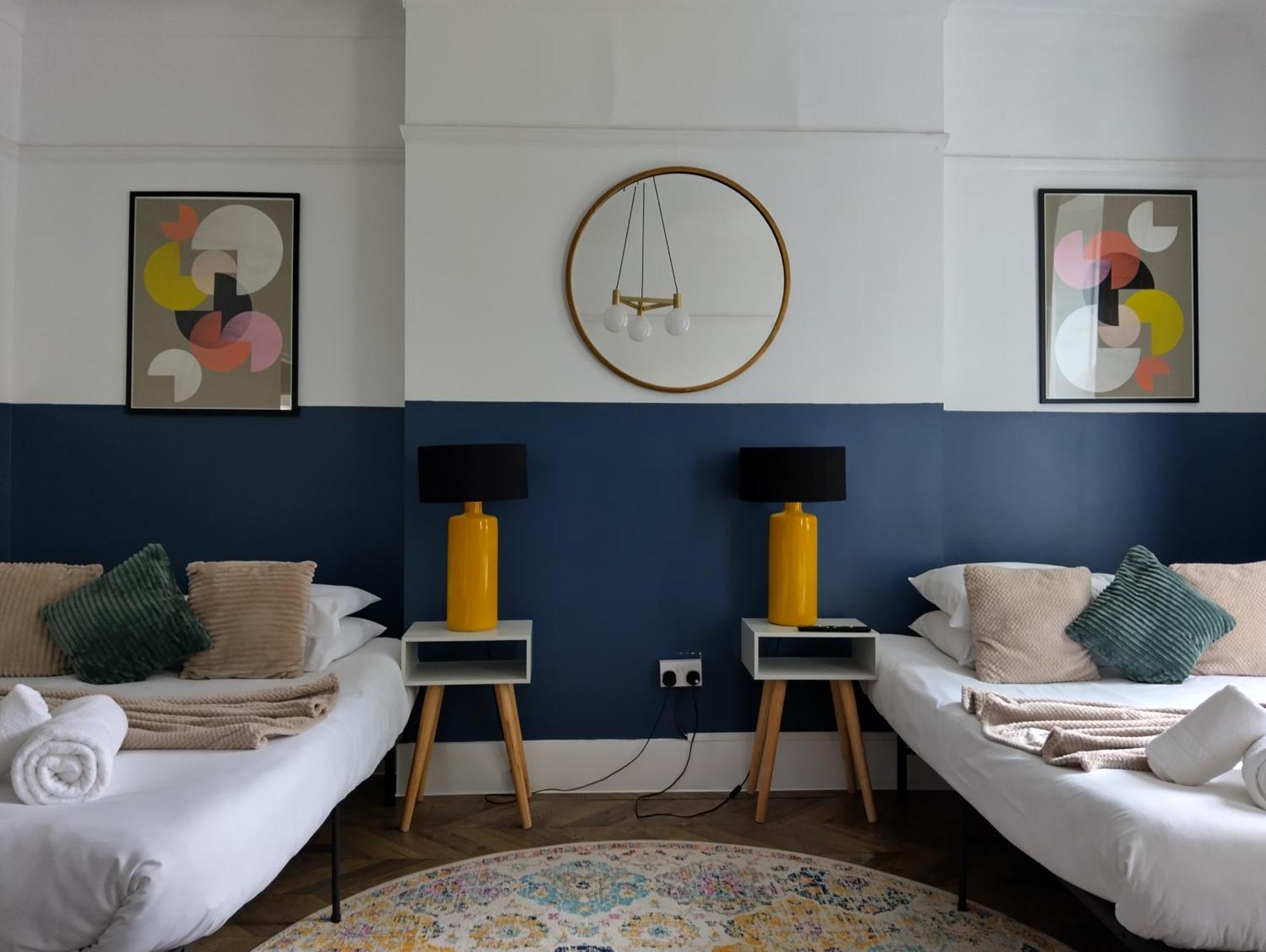 Spacious 5-bedroom, 4-bathroom In Central Zone 1 Leilighet
