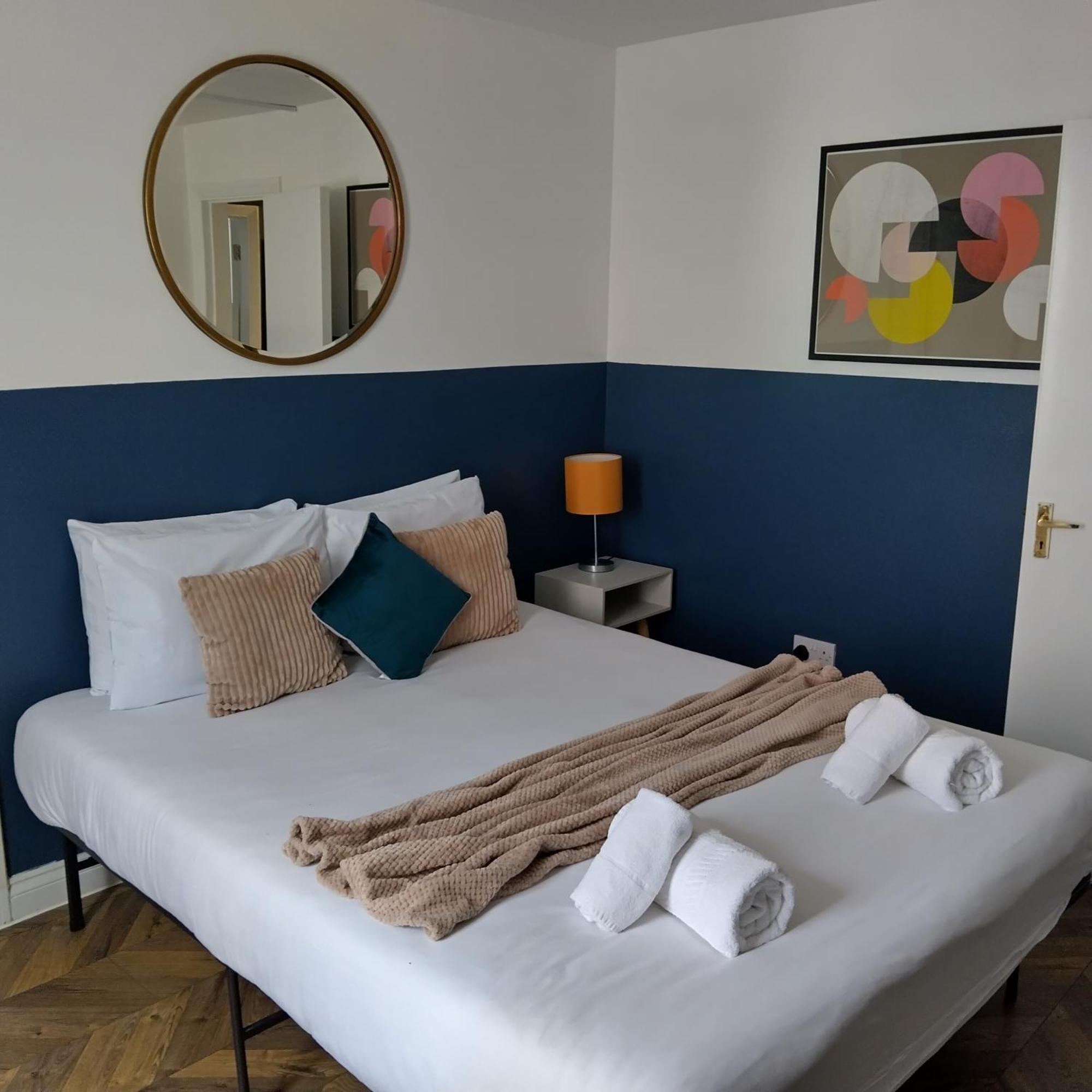 Spacious 5-bedroom, 4-bathroom In Central Zone 1 Leilighet London