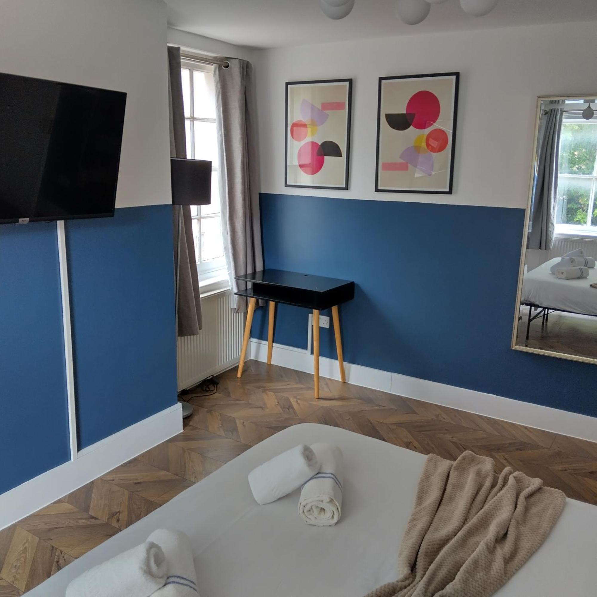 Spacious 5-bedroom, 4-bathroom In Central Zone 1 Leilighet *
