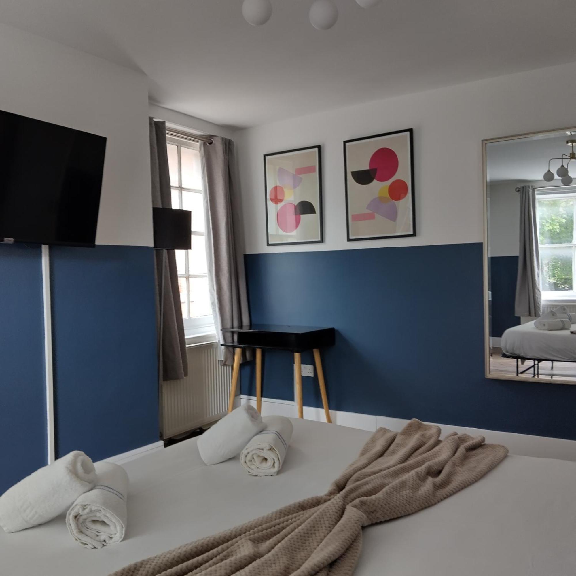 Spacious 5-bedroom, 4-bathroom In Central Zone 1 * London