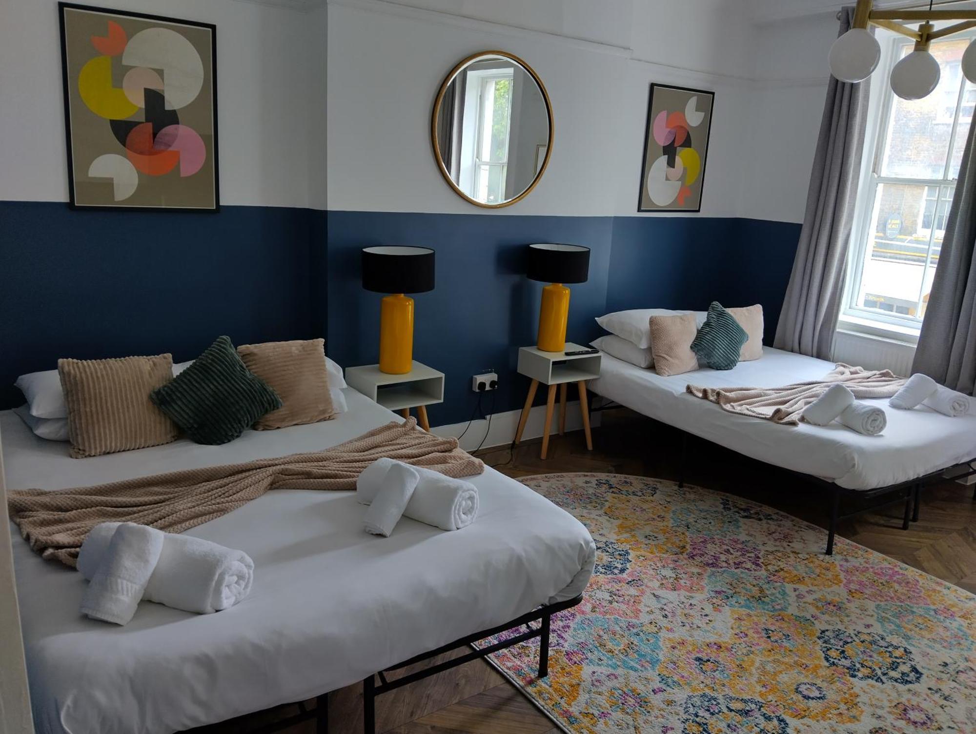 Spacious 5-bedroom, 4-bathroom In Central Zone 1 Leilighet *