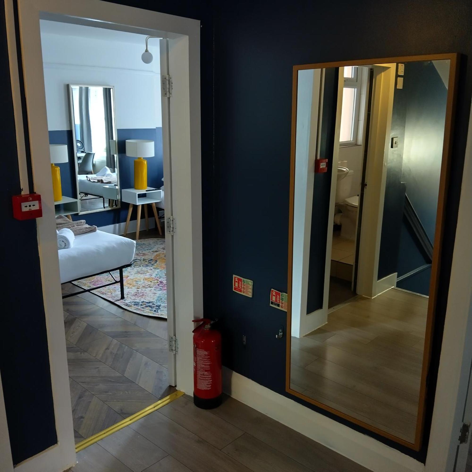 Spacious 5-bedroom, 4-bathroom In Central Zone 1 Leilighet
