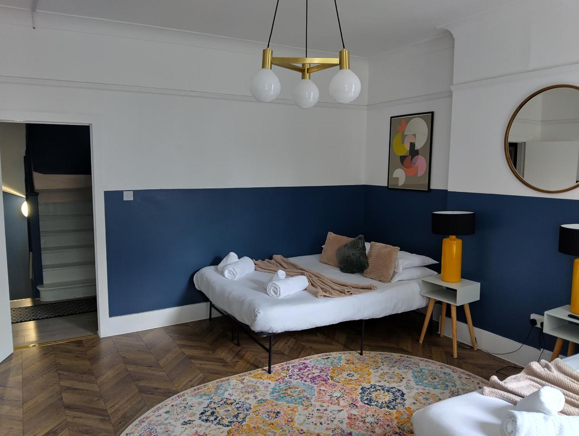 Spacious 5-bedroom, 4-bathroom In Central Zone 1 Leilighet London