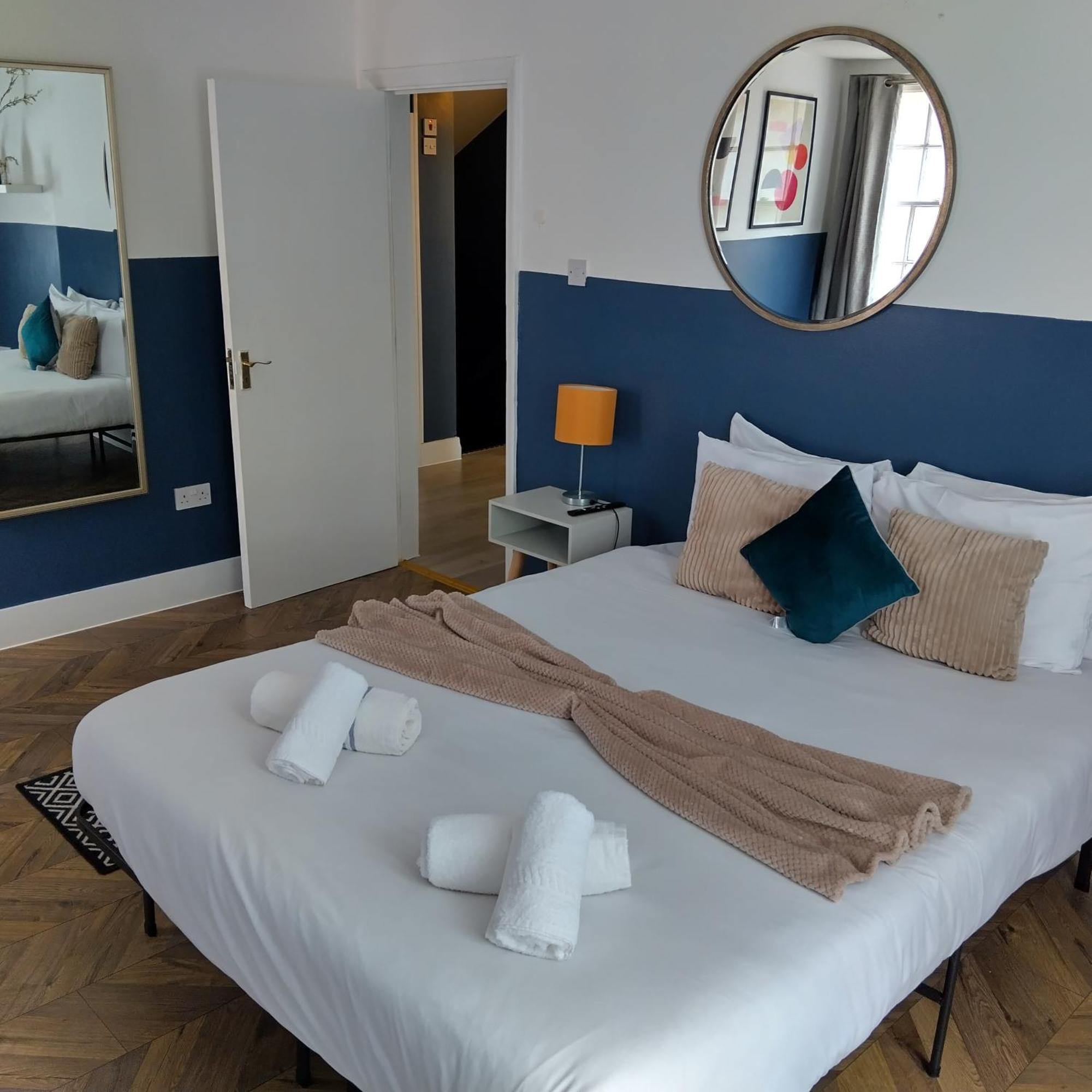 Spacious 5-bedroom, 4-bathroom In Central Zone 1 Leilighet