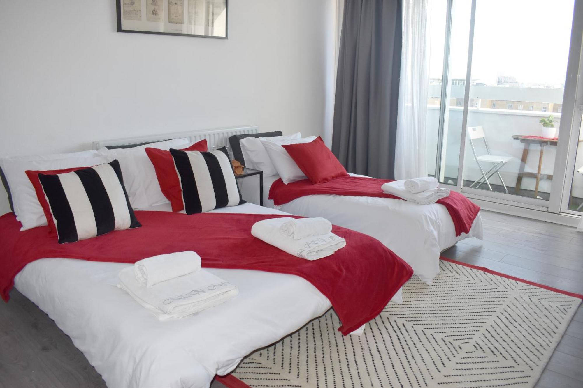 Skyline Apartment, London, Canary Wharf, River Side View And Street Parking Permit Apartamento Londres