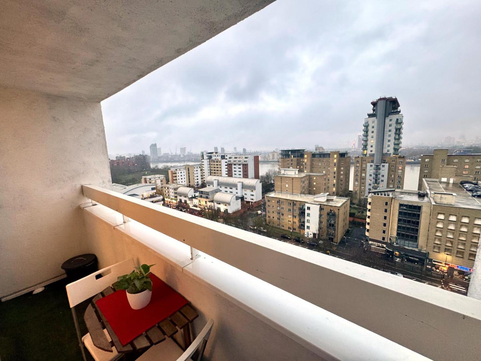 Apartamento Skyline Apartment, London, Canary Wharf, River Side View And Street Parking Permit *