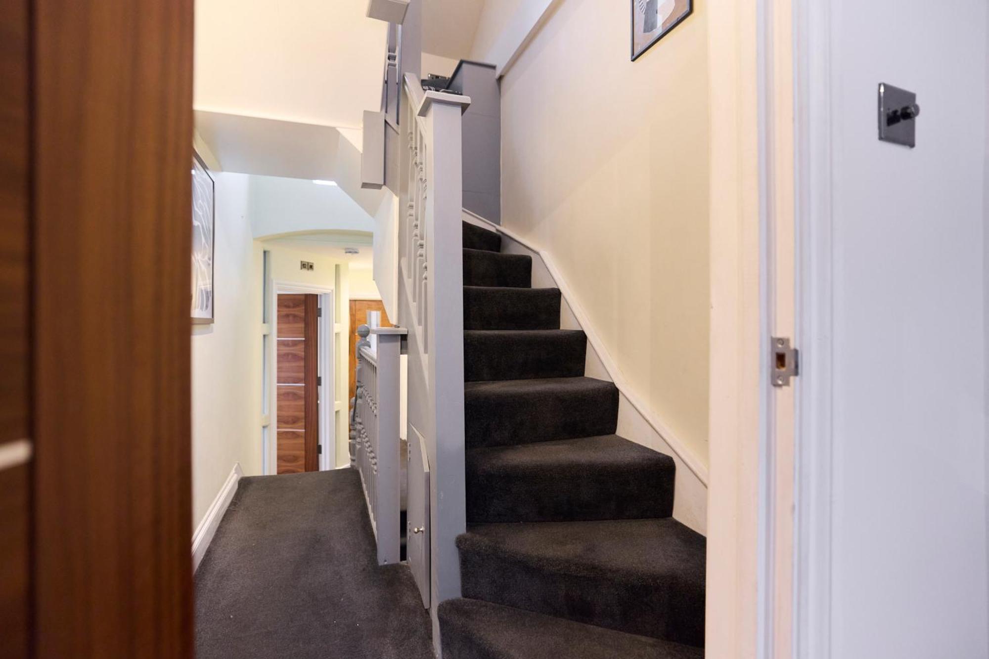 The Kensal Place - Modish 2bdr Flat With Study London