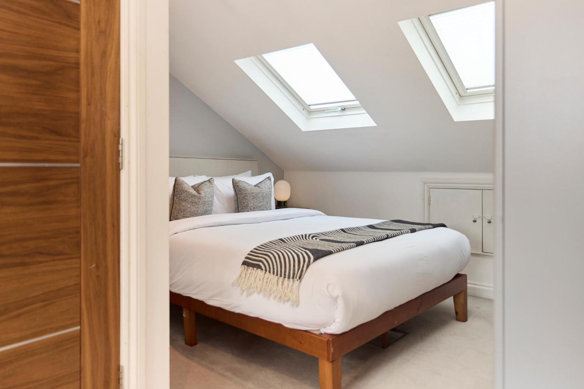 The Kensal Place - Modish 2bdr Flat With Study London
