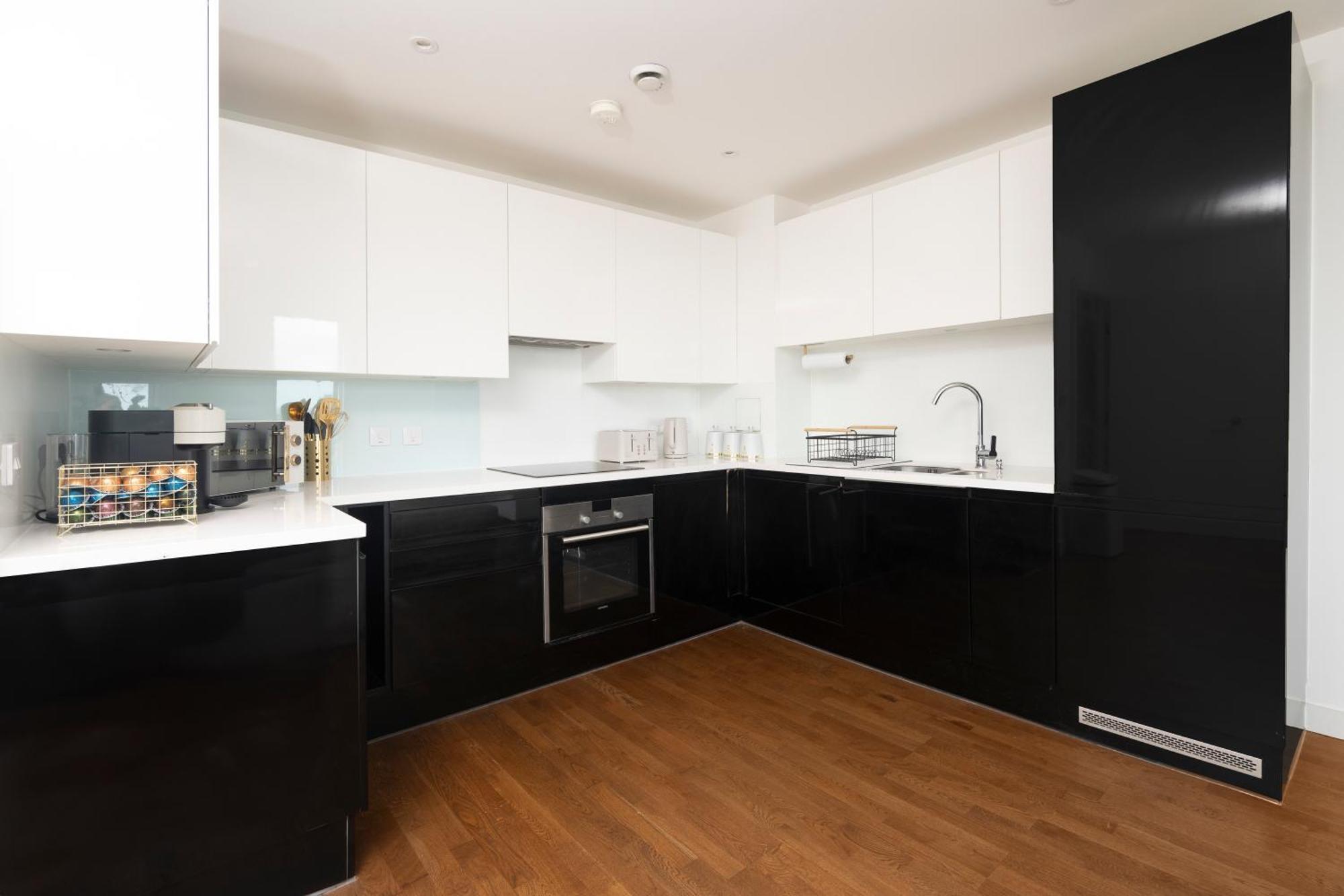 Cozy 1 Bedroom Close To Excel Apartment