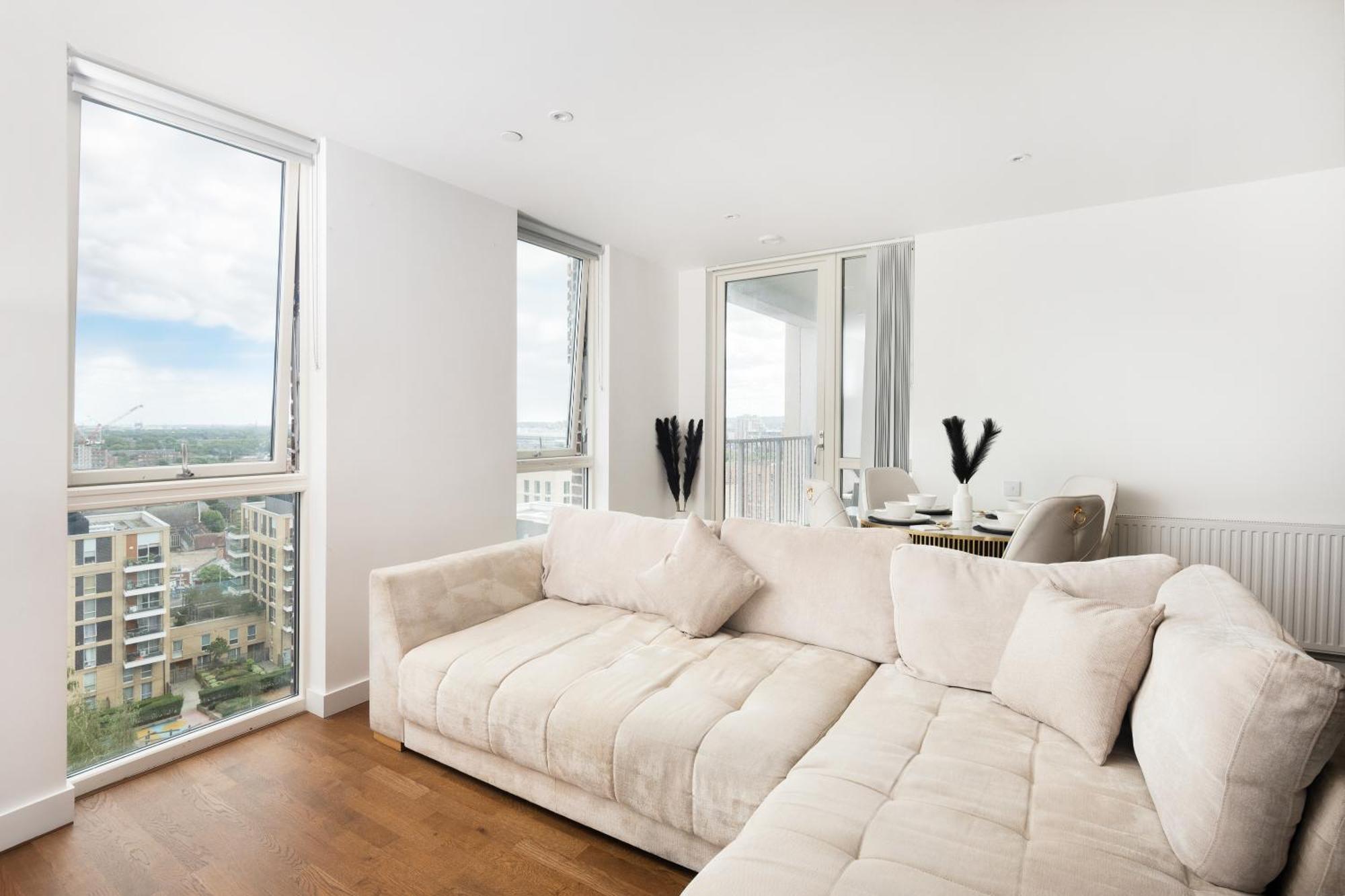 Cozy 1 Bedroom Close To Excel Apartment *
