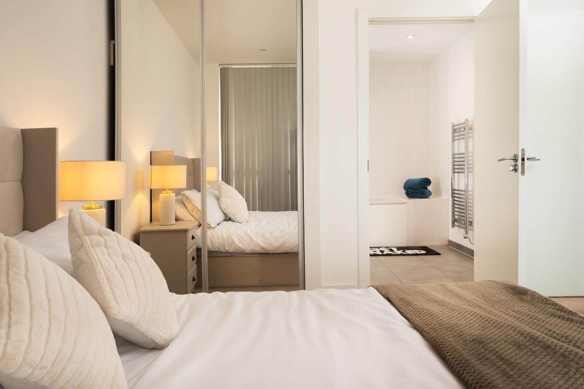 Cozy 1 Bedroom Close To Excel Apartment