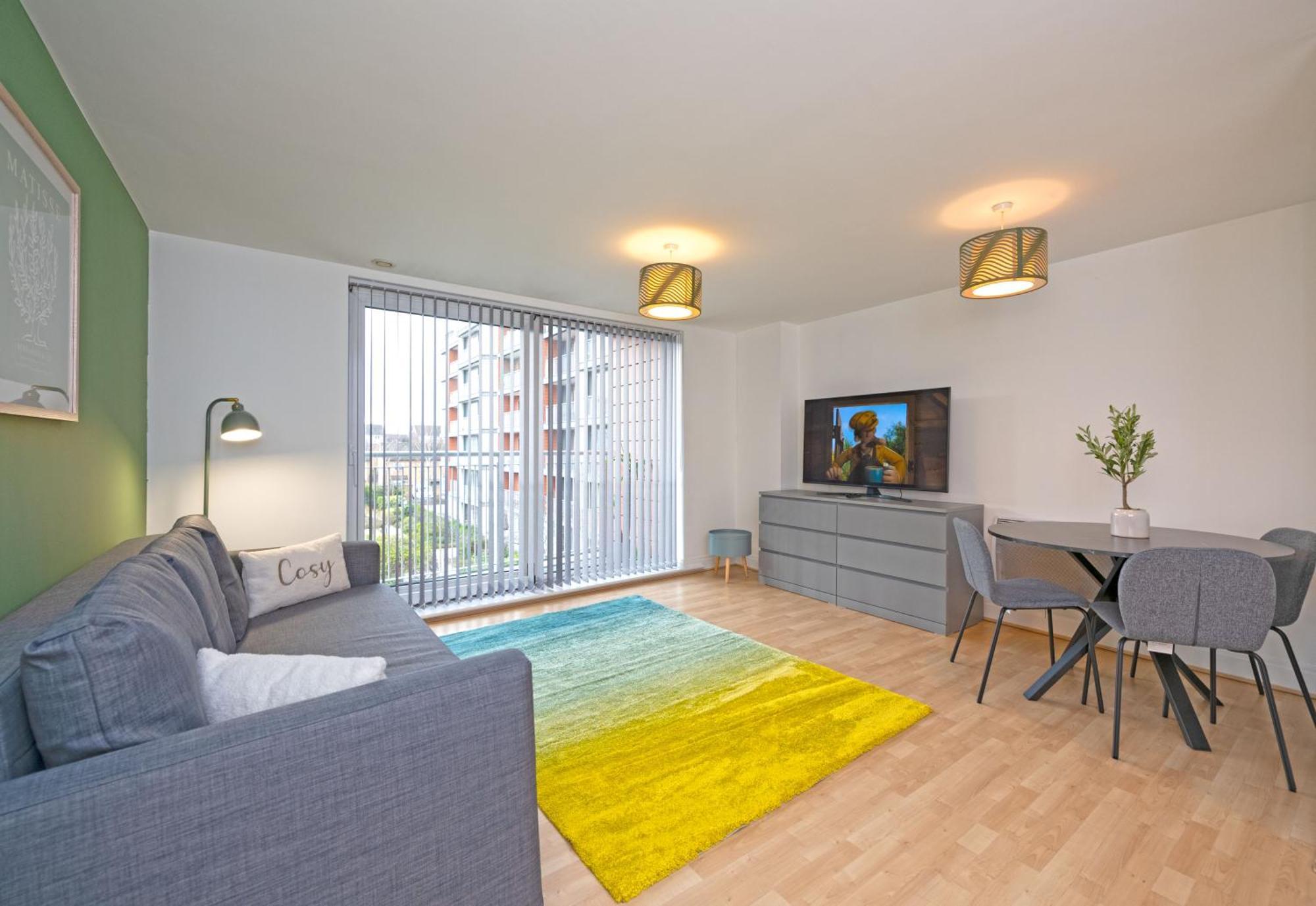 Grand Kew Gardens Apartment