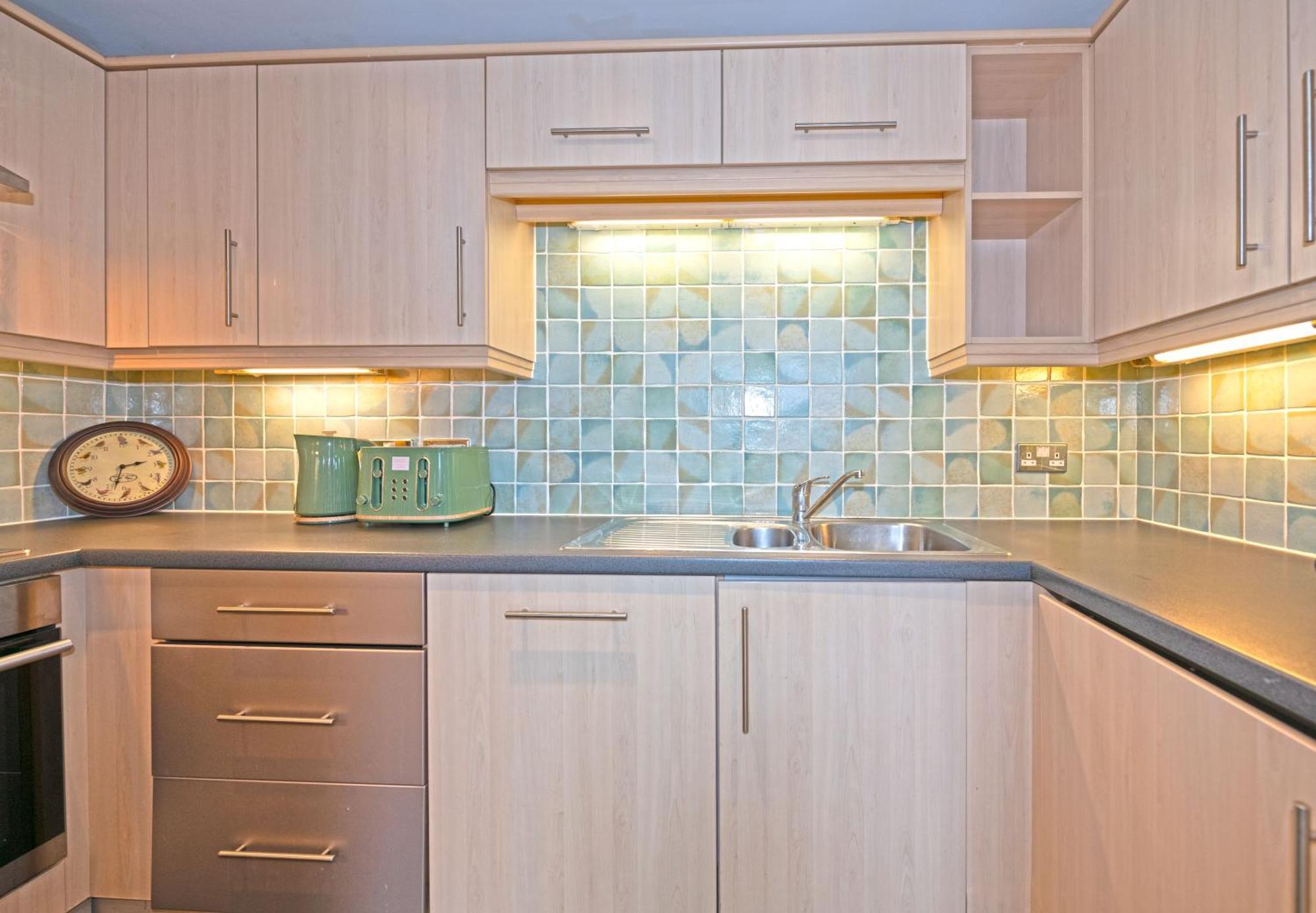 Grand Kew Gardens Apartment London