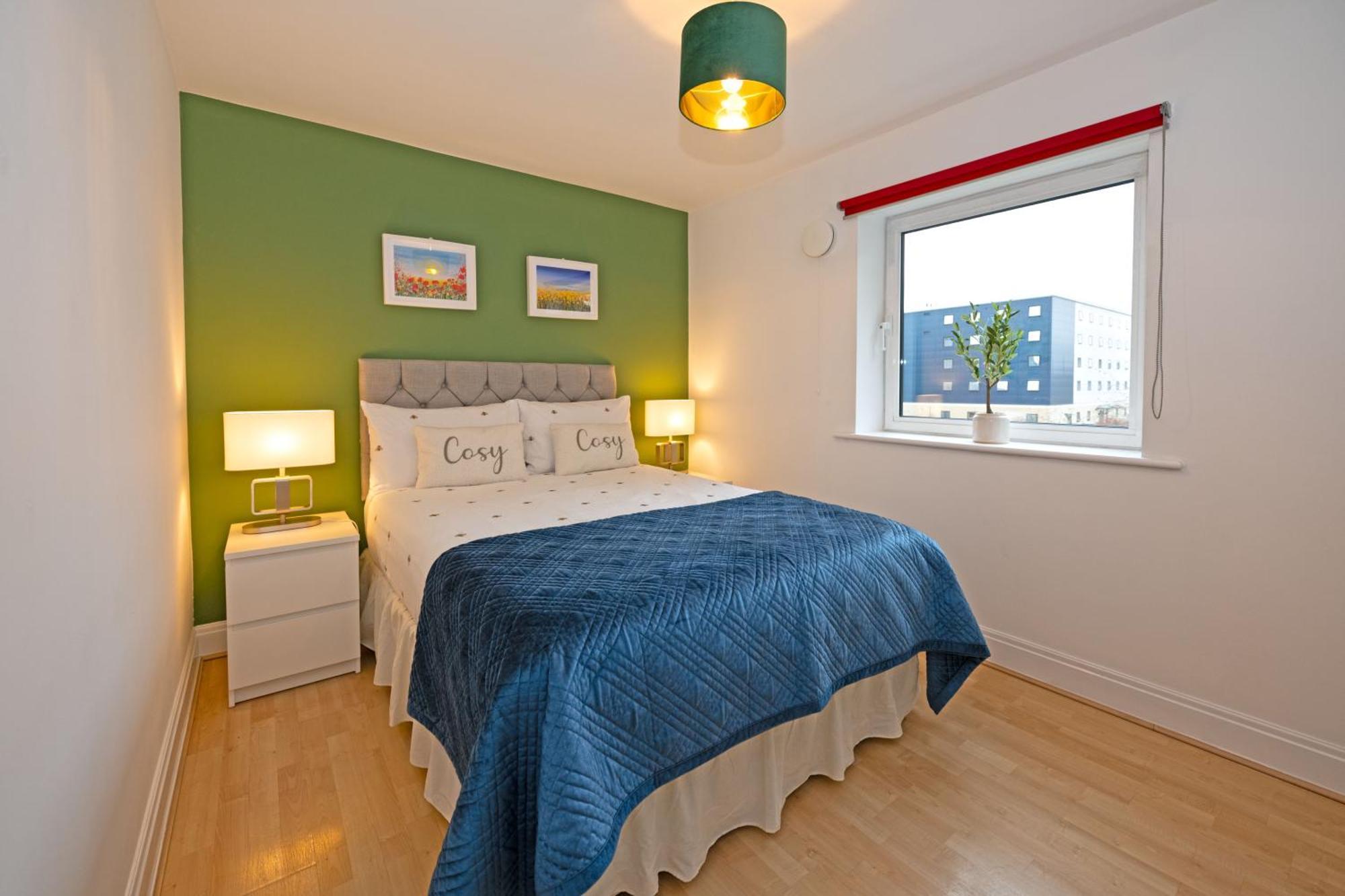 Grand Kew Gardens Apartment