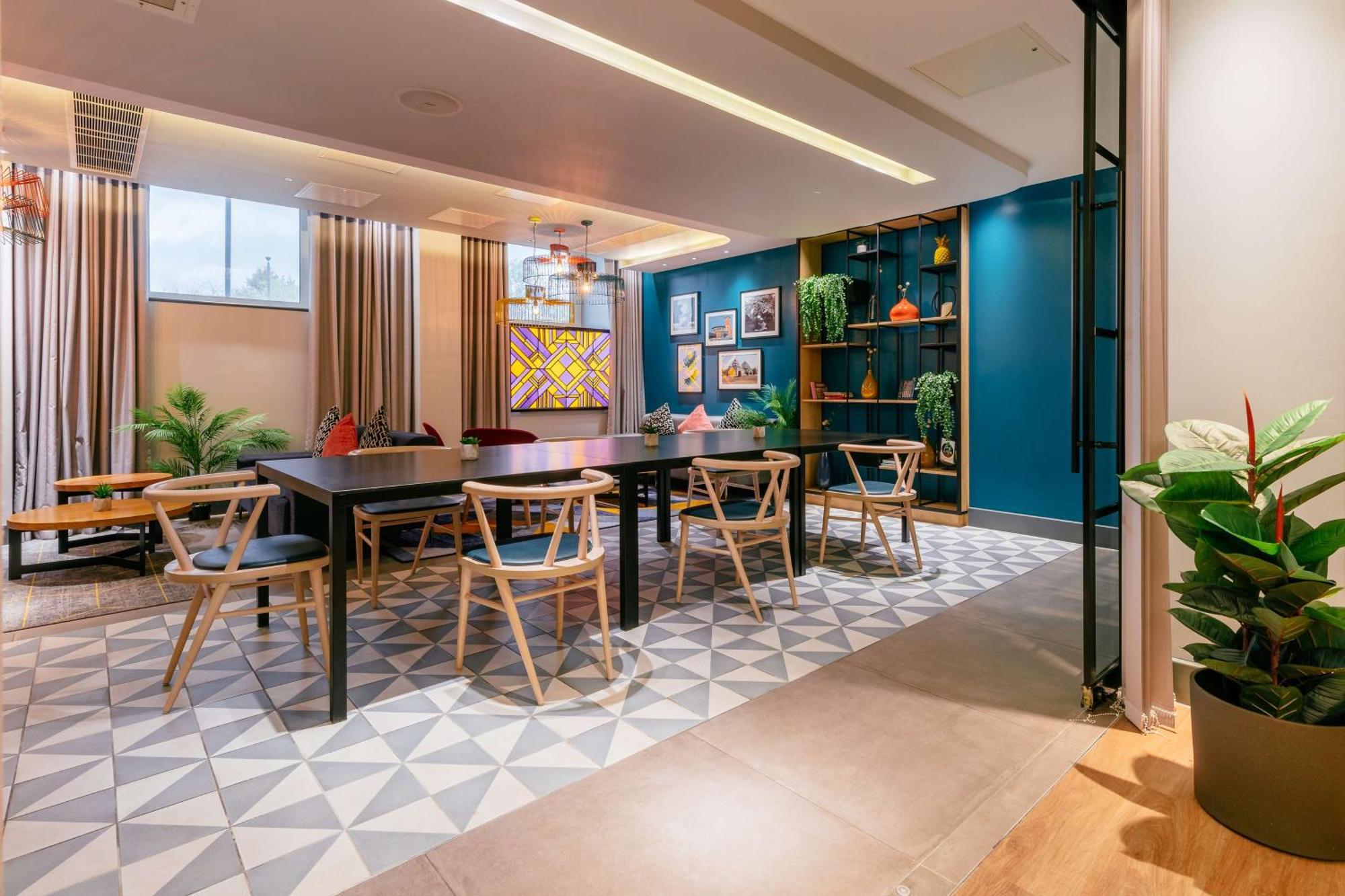 Hotel Hampton By Hilton Park Royal 3*