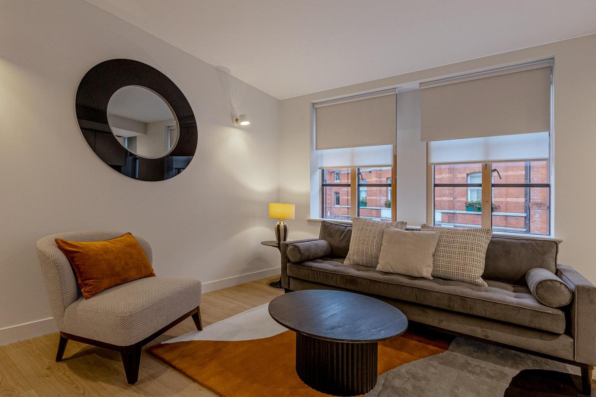 Servised On Artillery Lane Apartahotel 4*
