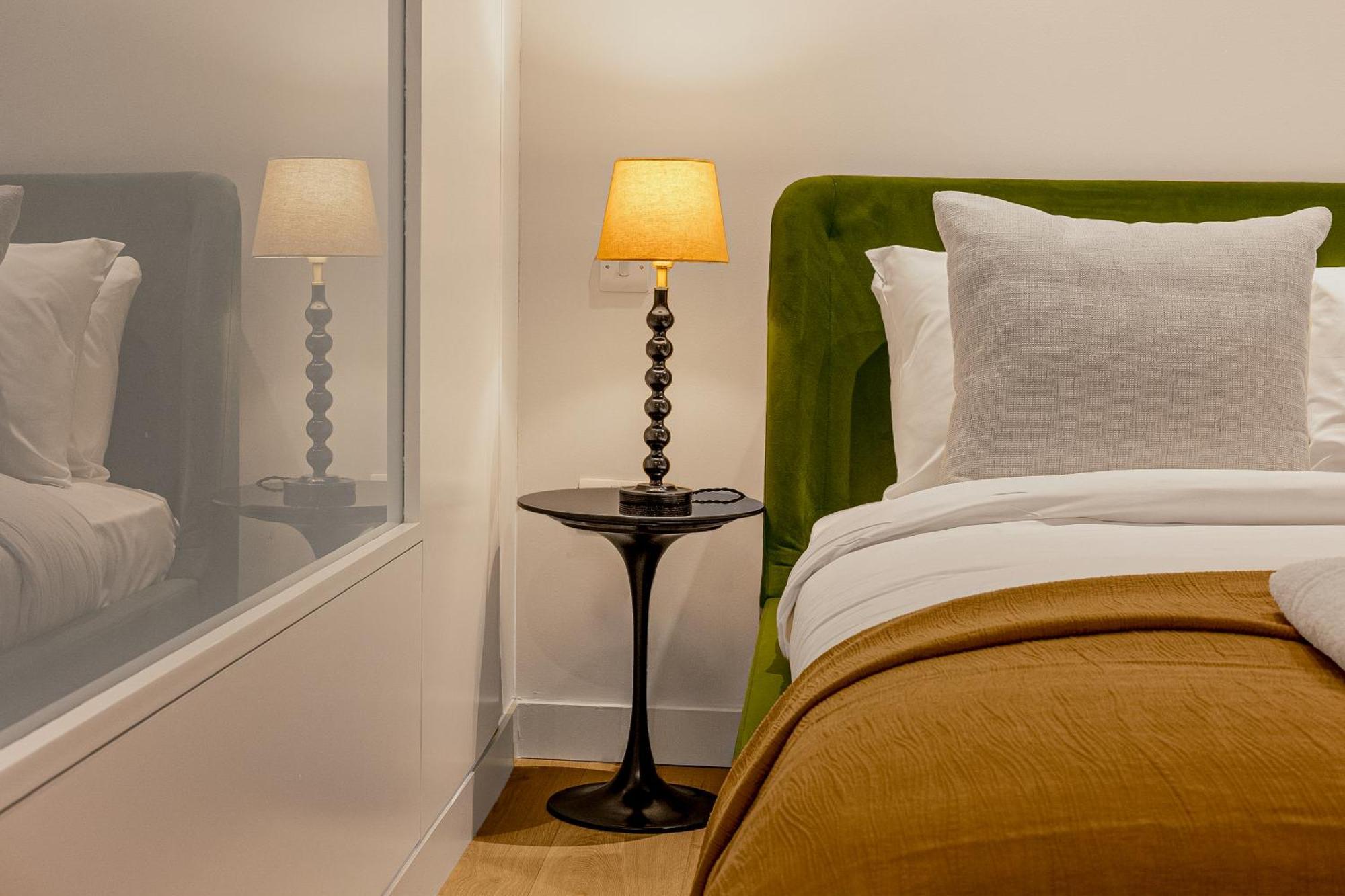 Servised On Artillery Lane Apartahotel 4*