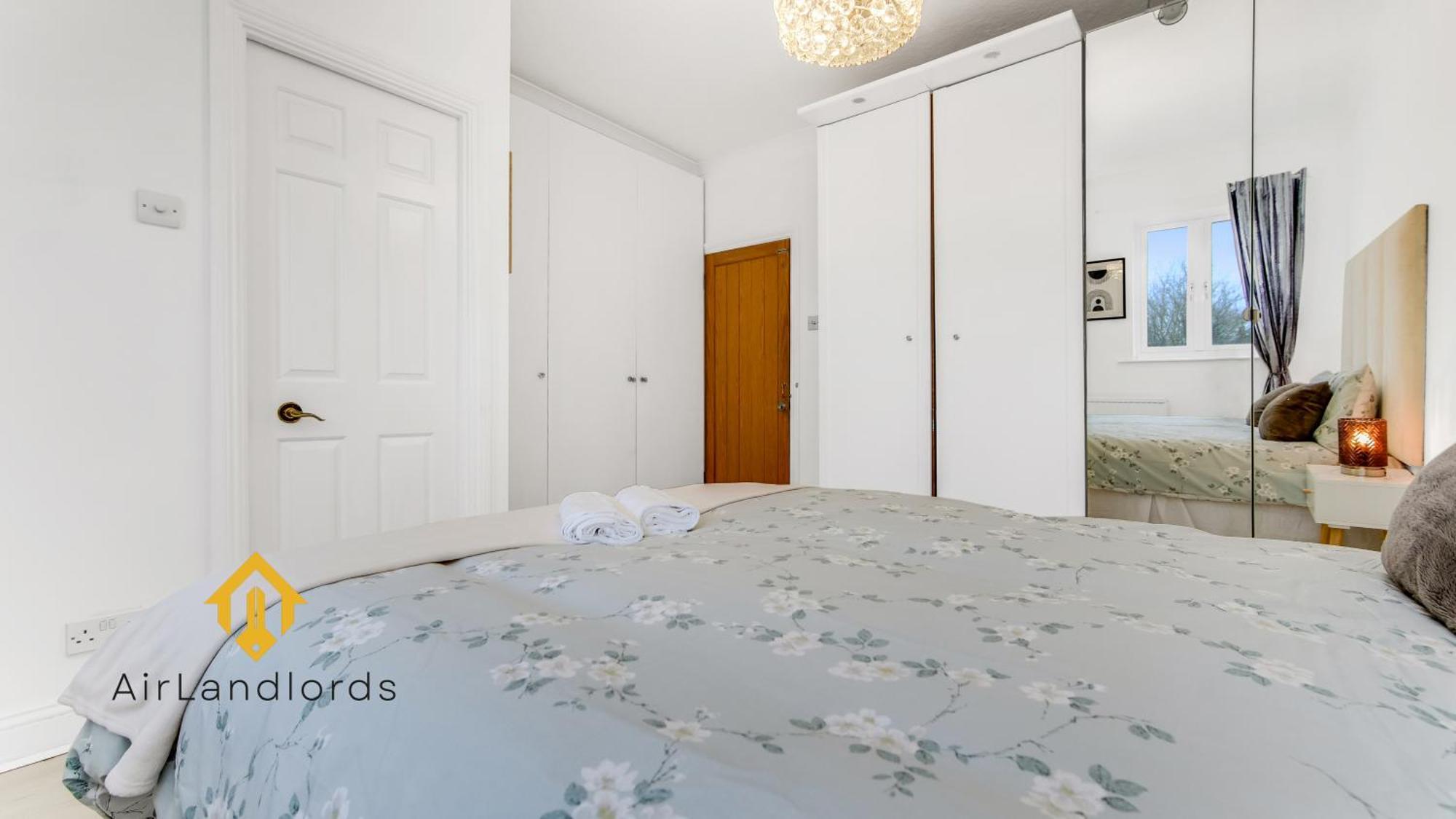 Exclusive 4 Bedroom House In The Heart Of Hackney! Holiday home London