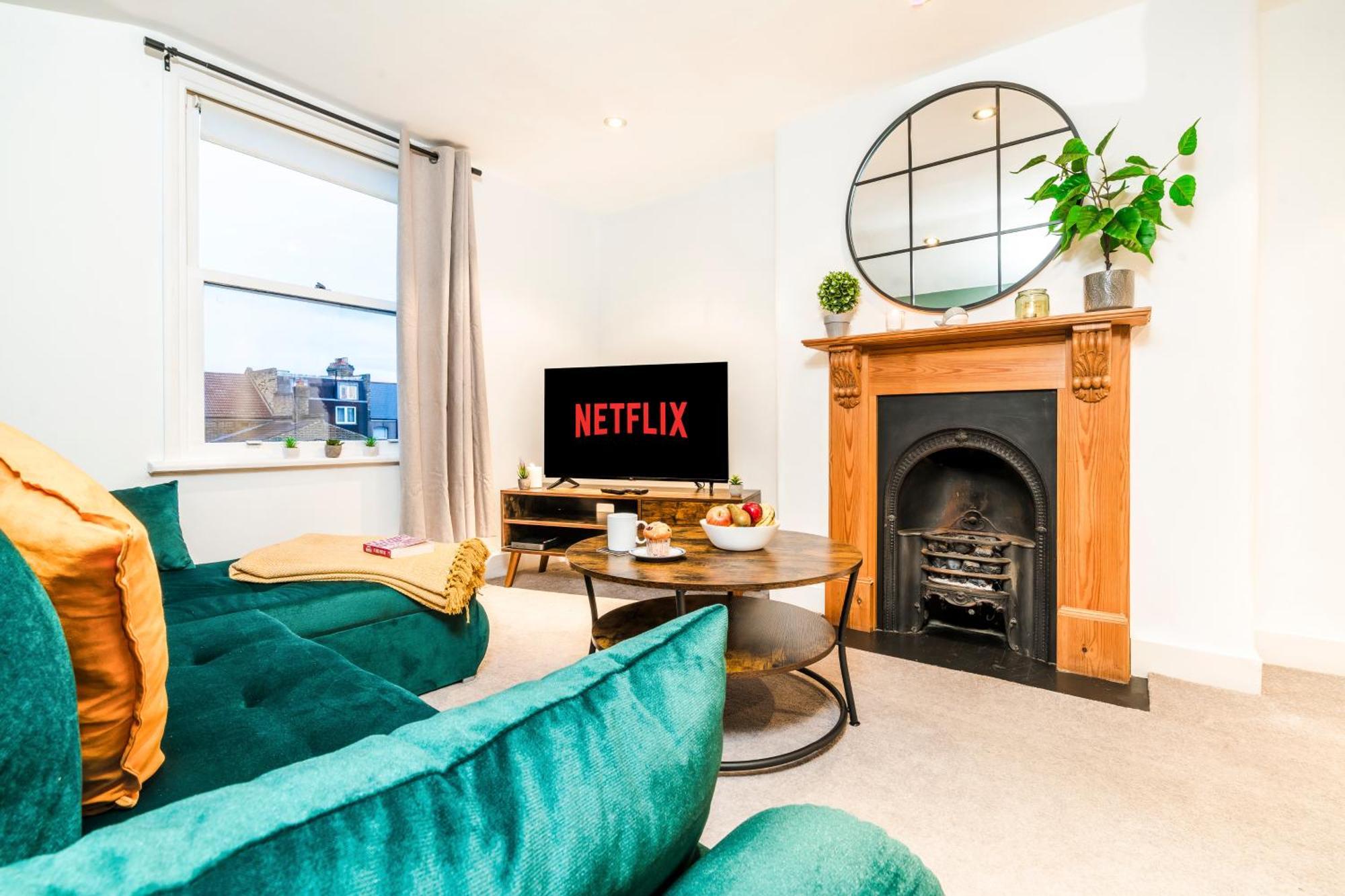 Charming Tooting Hideaway Garden, Resident Parking, Near Tooting Hospital * London