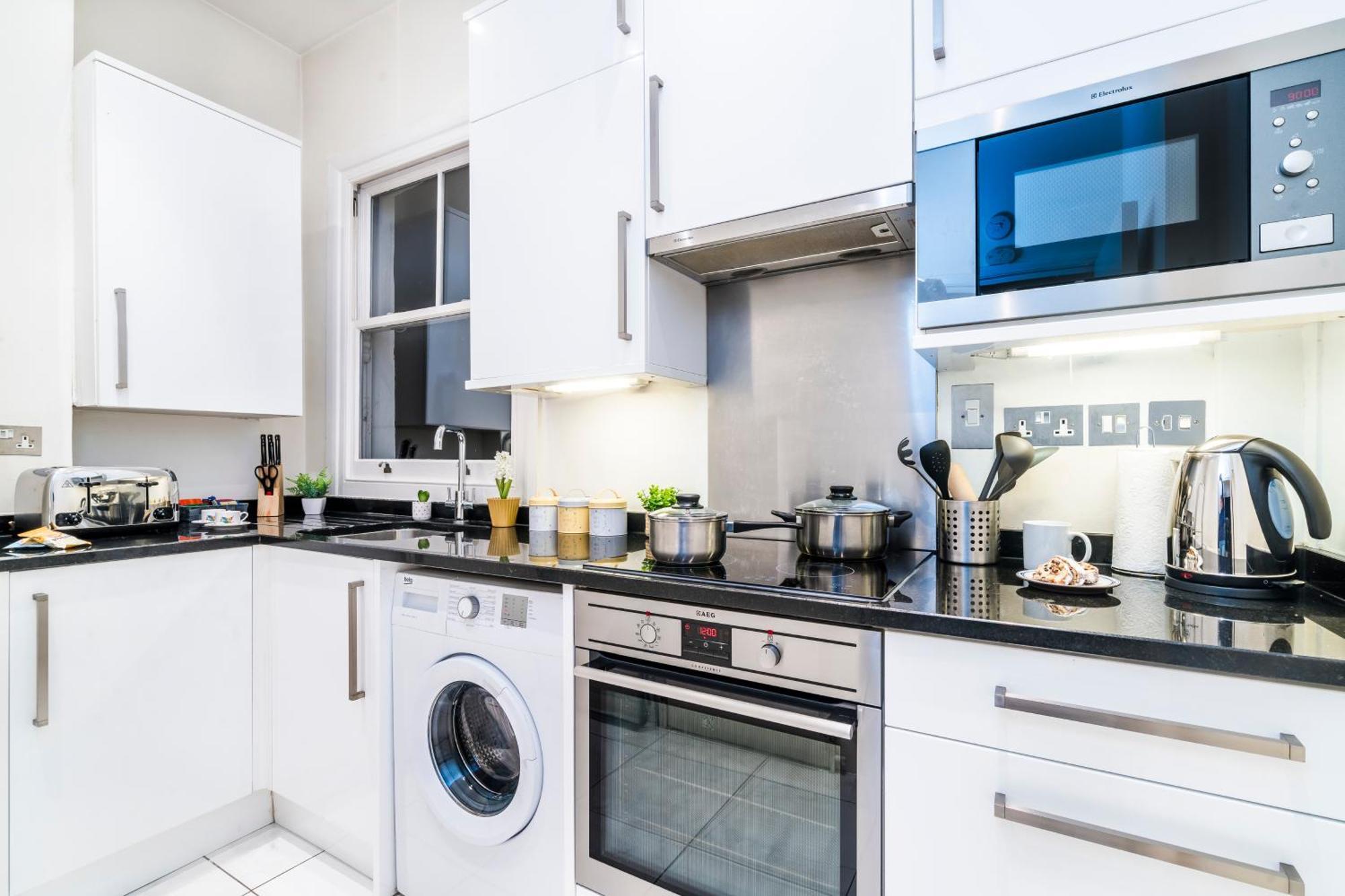 Charming Tooting Hideaway Garden, Resident Parking, Near Tooting Hospital London