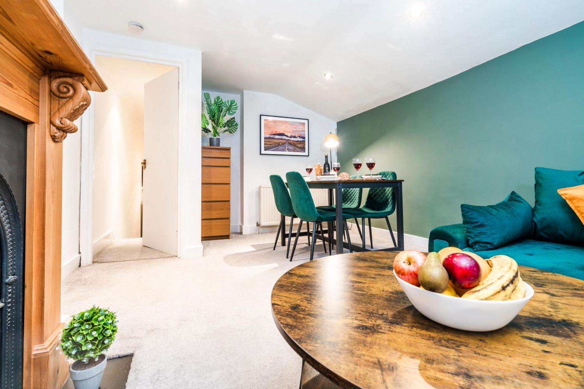 Apartment Charming Tooting Hideaway Garden, Resident Parking, Near Tooting Hospital London