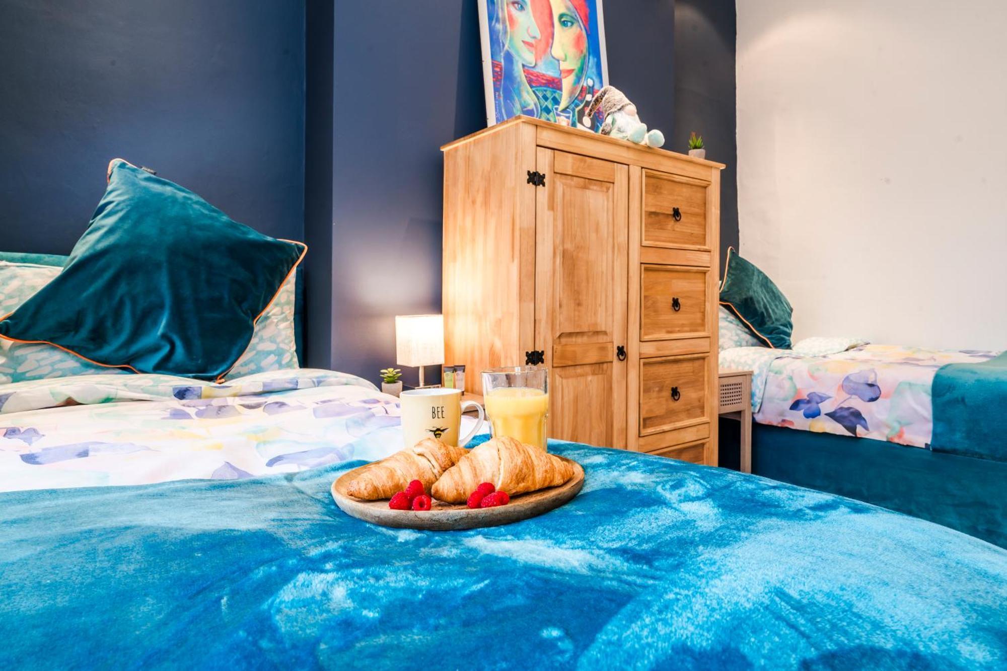 Charming Tooting Hideaway Garden, Resident Parking, Near Tooting Hospital Apartment London