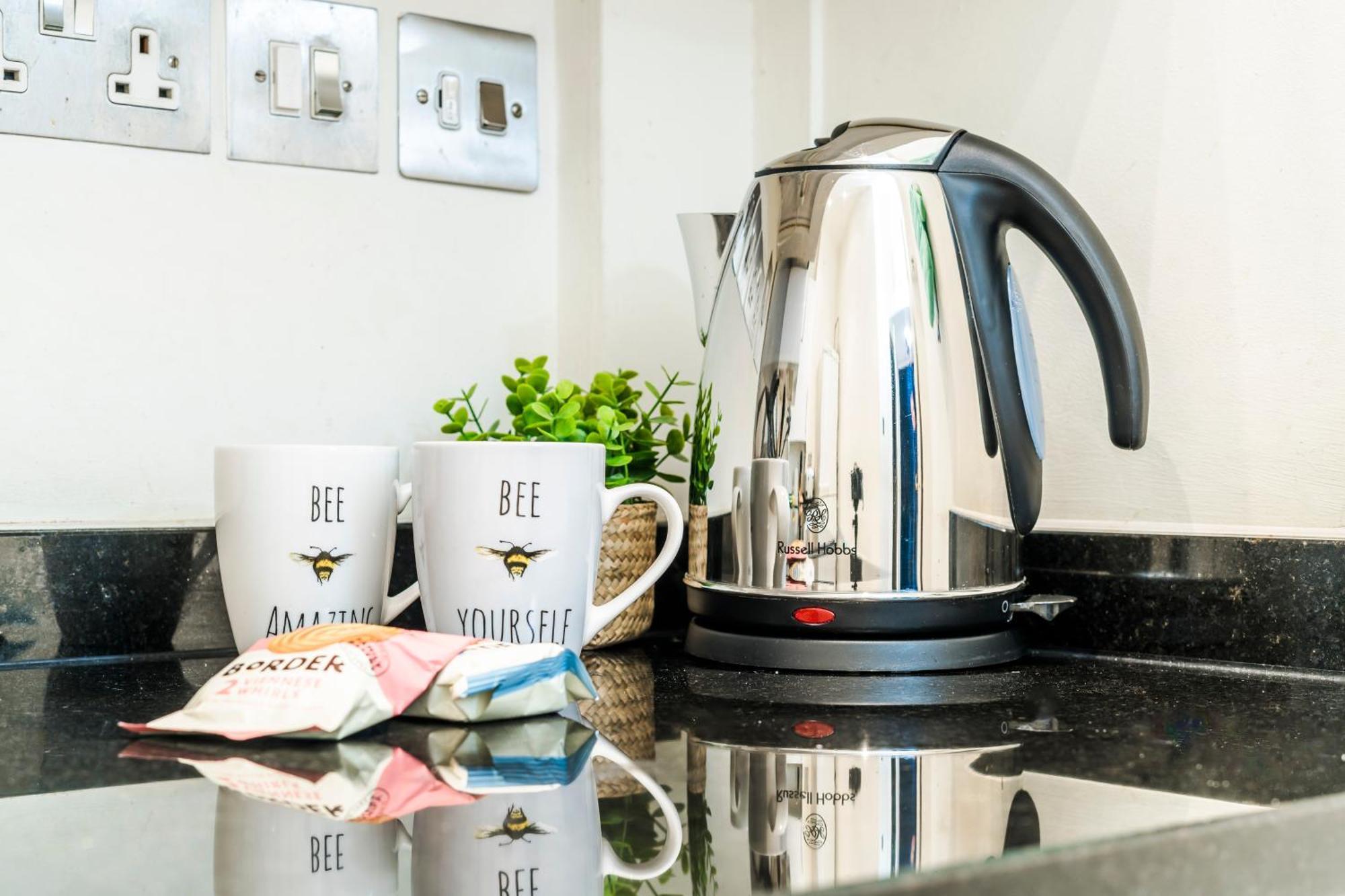 Apartment Charming Tooting Hideaway Garden, Resident Parking, Near Tooting Hospital *