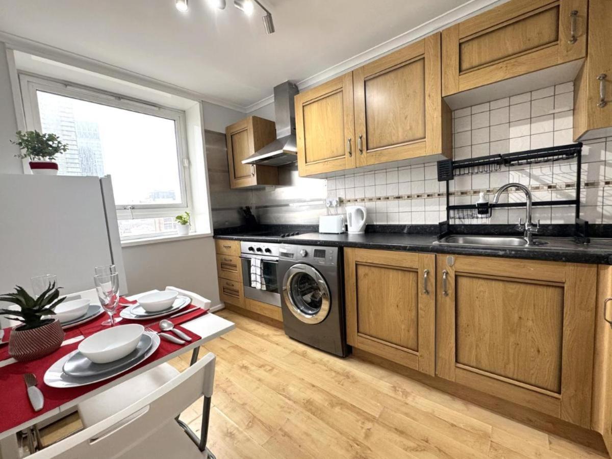 Apartamento Skyline Apartment, London, Canary Wharf, River Side View And Street Parking Permit Londres