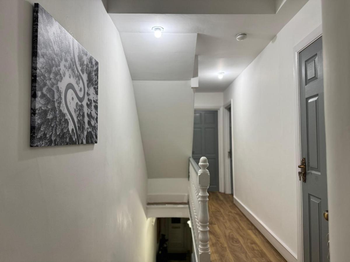 Apartamento North Spacious 7- Bedroom House *