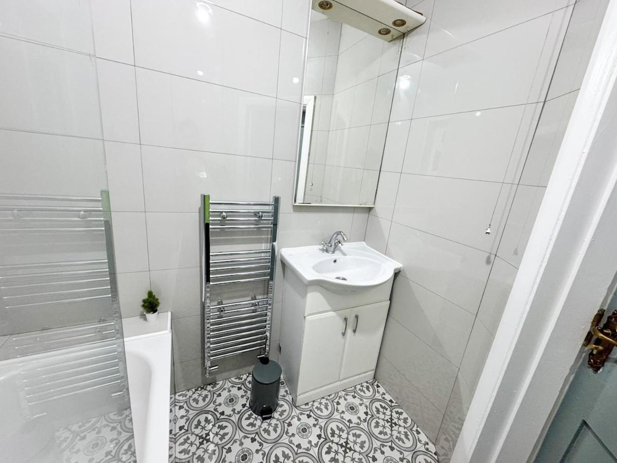 North Spacious 7- Bedroom House Apartamento
