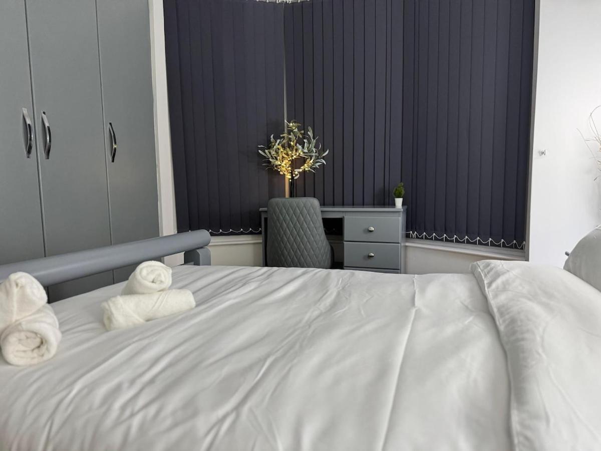 North Spacious 7- Bedroom House Apartamento Londres