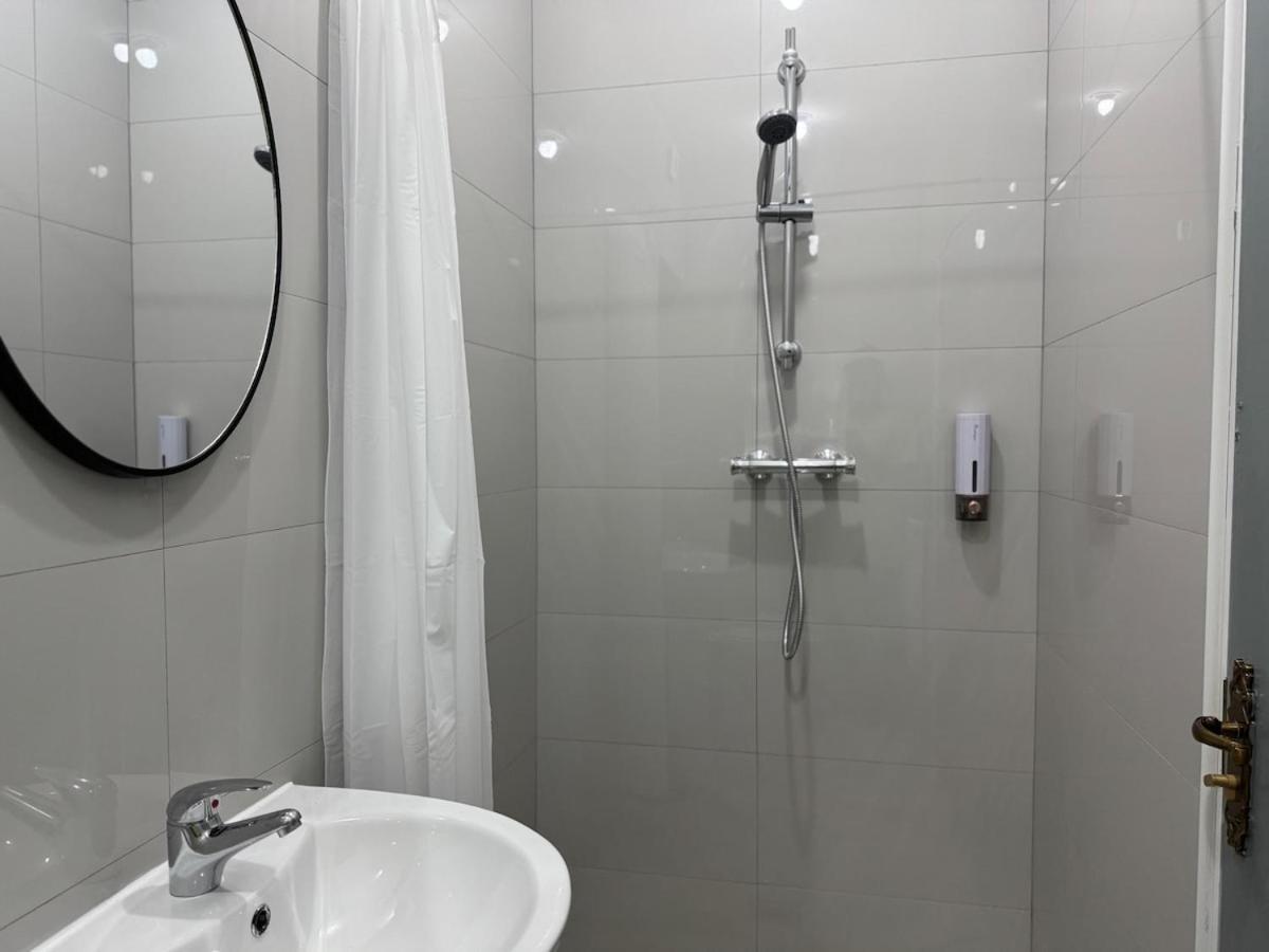 North Spacious 7- Bedroom House * Londres