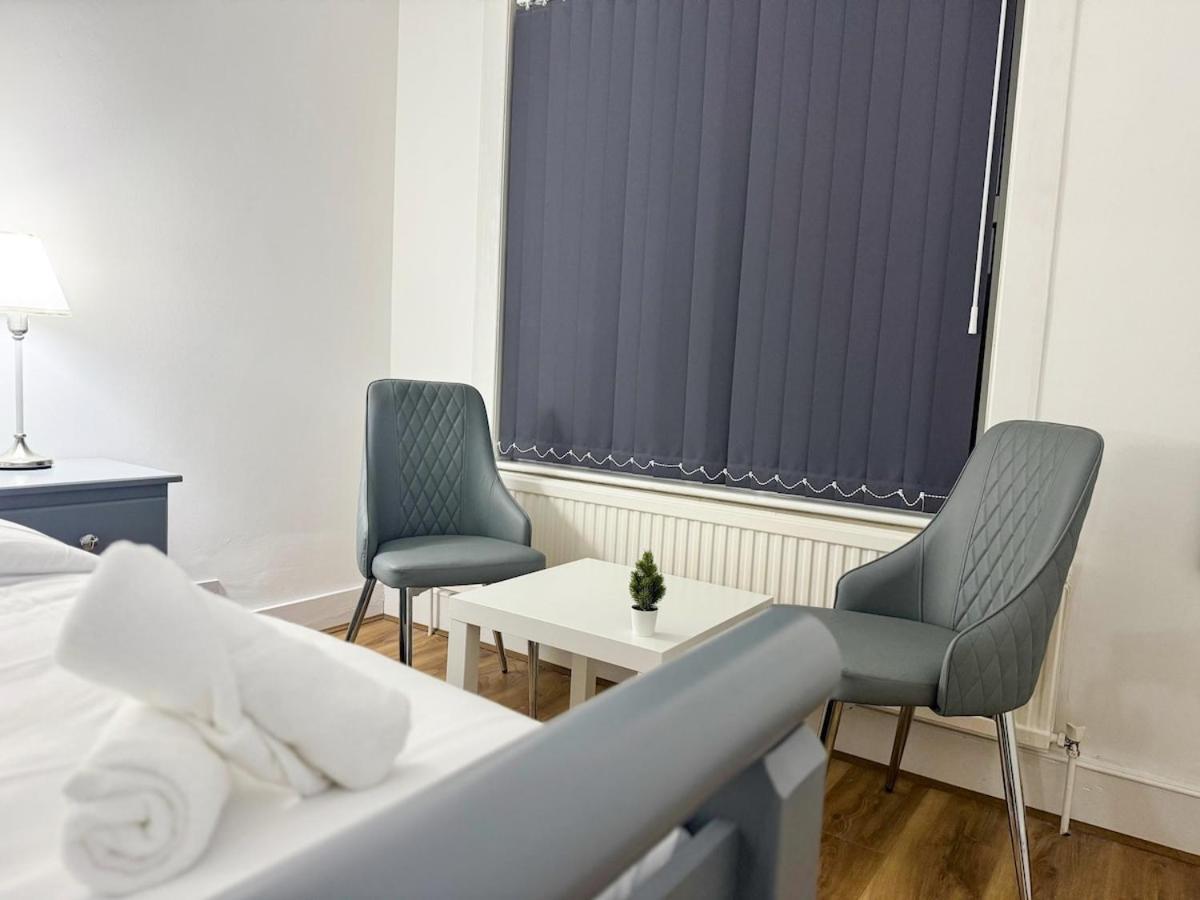 North Spacious 7- Bedroom House Londres