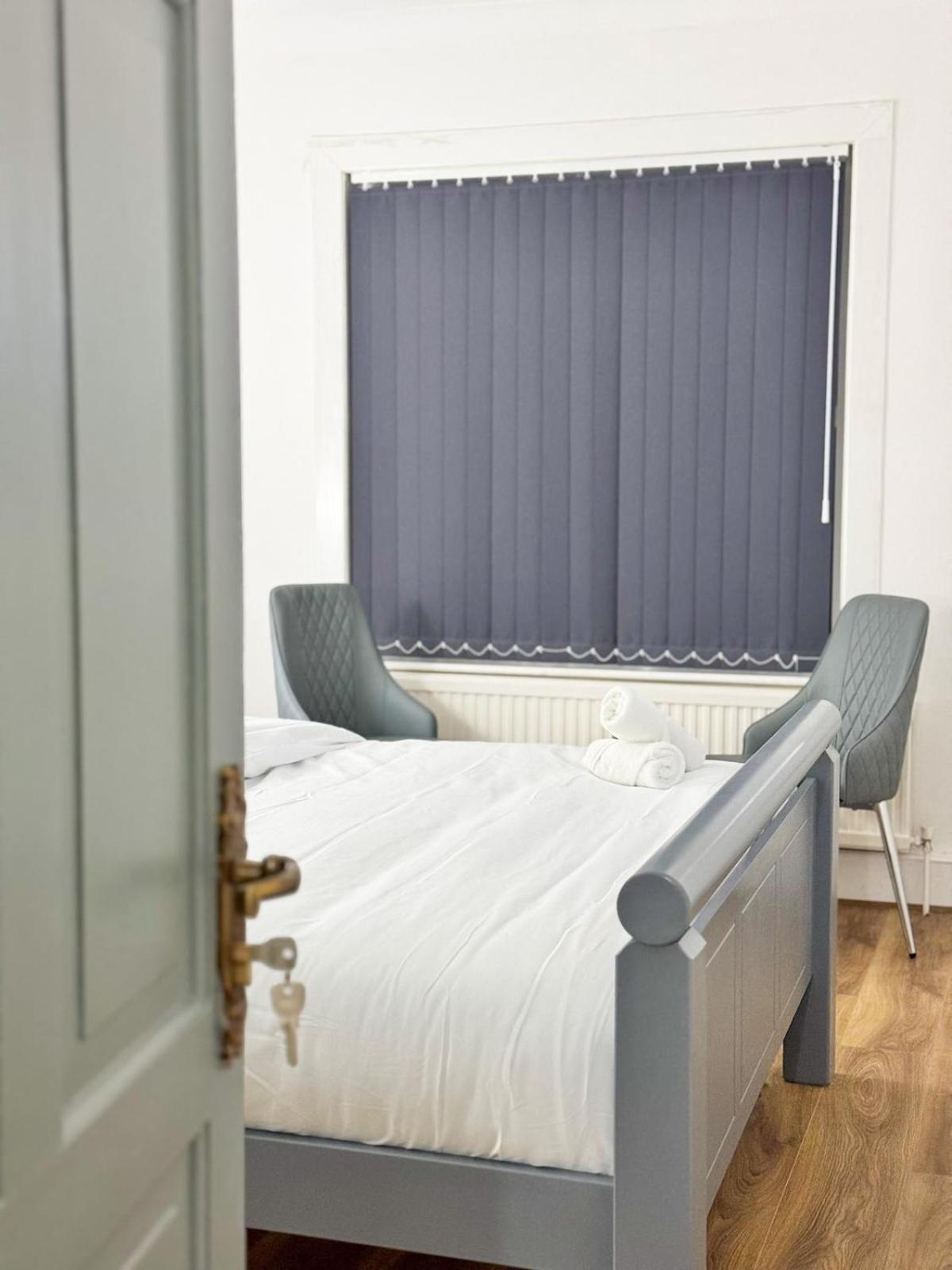 North Spacious 7- Bedroom House * Londres