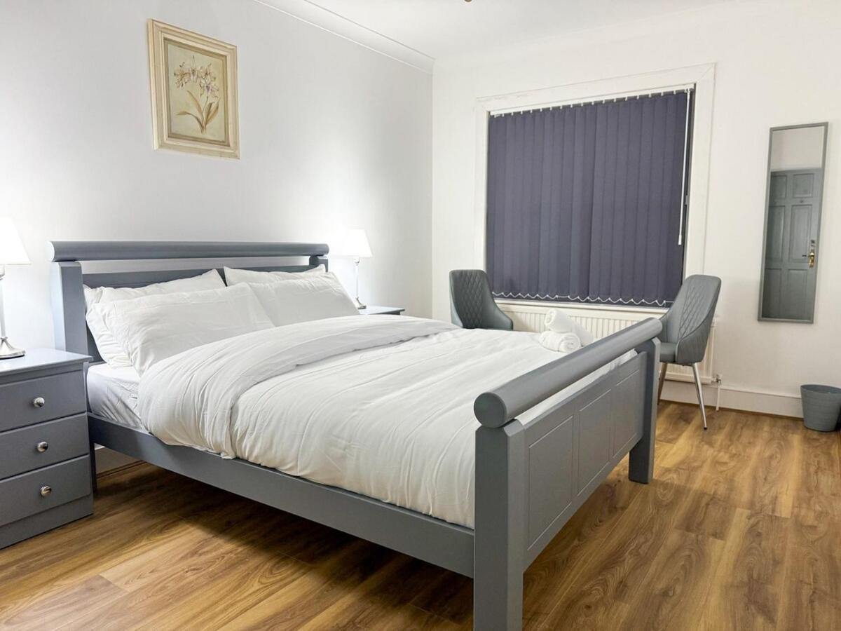 North Spacious 7- Bedroom House Apartamento *