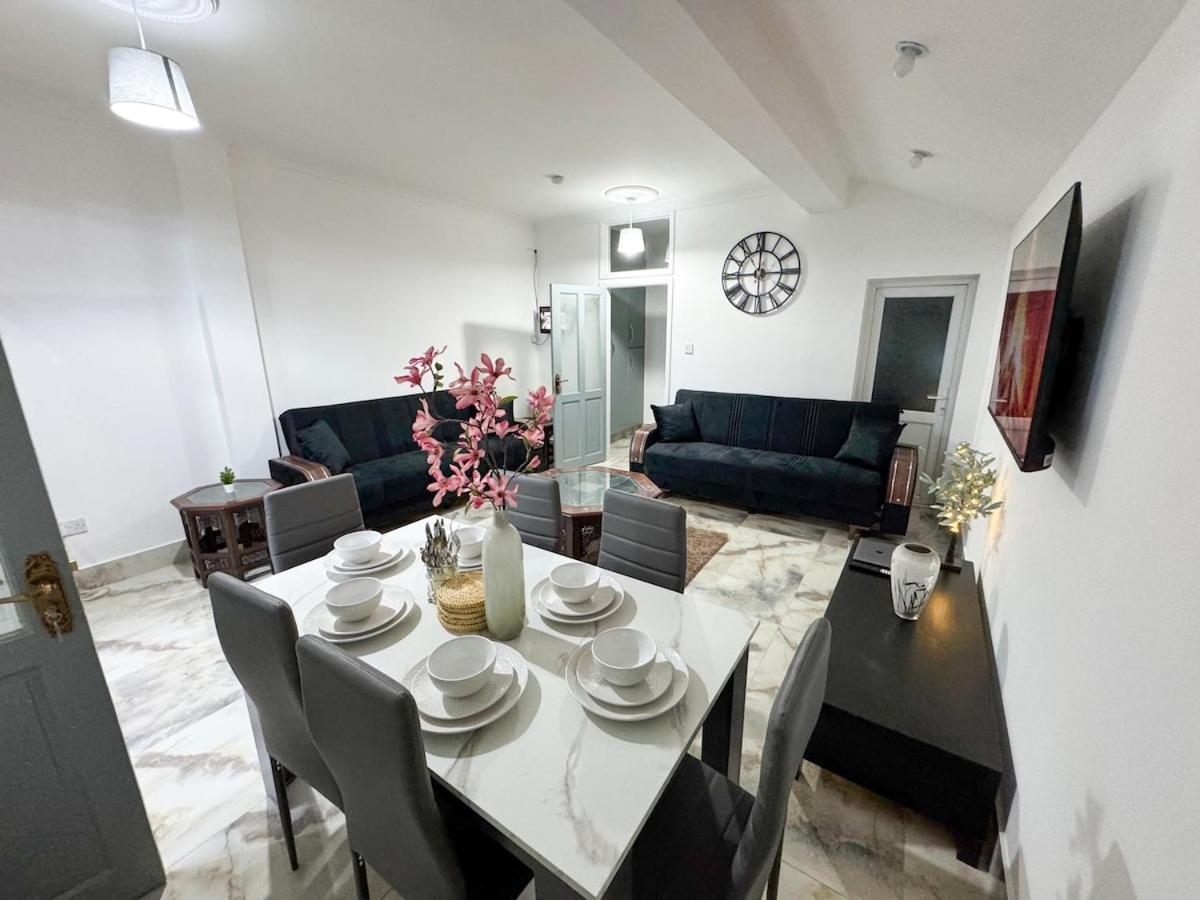 North Spacious 7- Bedroom House Apartamento