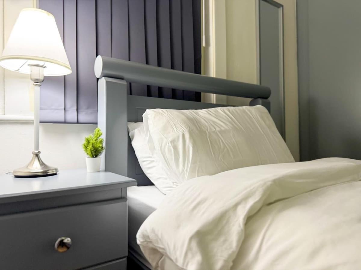 North Spacious 7- Bedroom House Apartamento