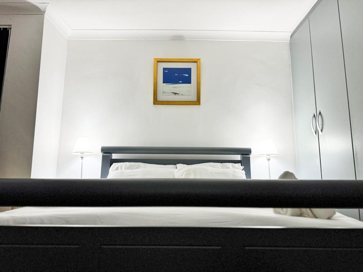 Apartamento North Spacious 7- Bedroom House *