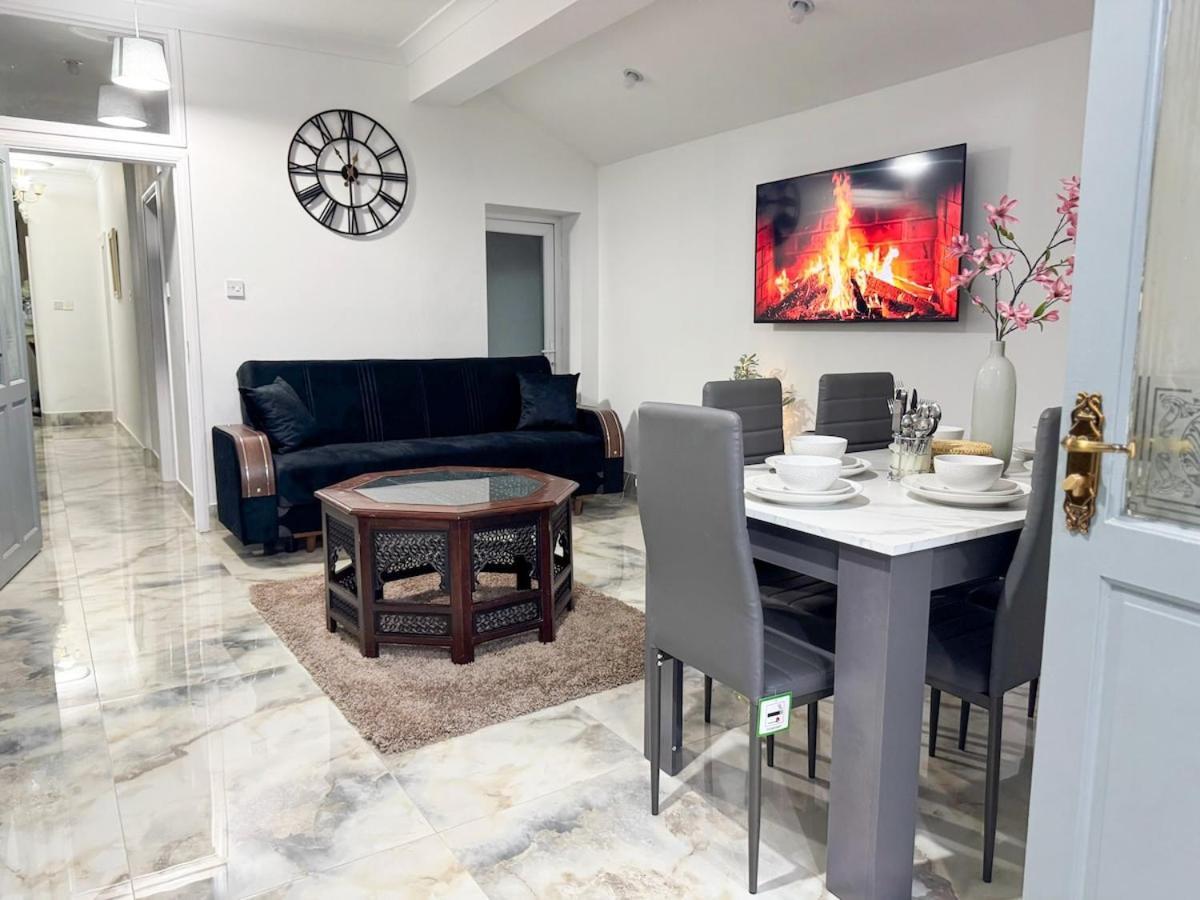 North Spacious 7- Bedroom House * Londres