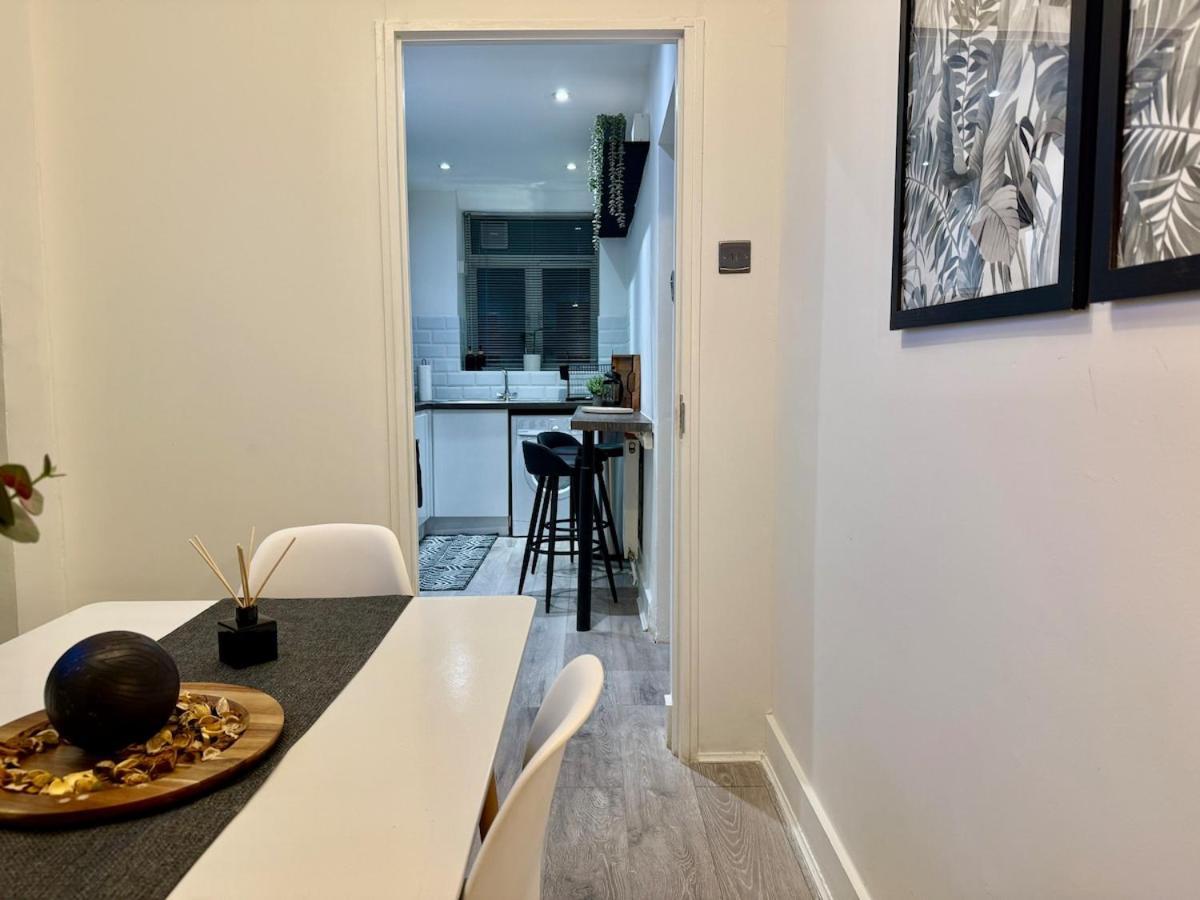 Escape In Style Flat With Everything Need Apartment London
