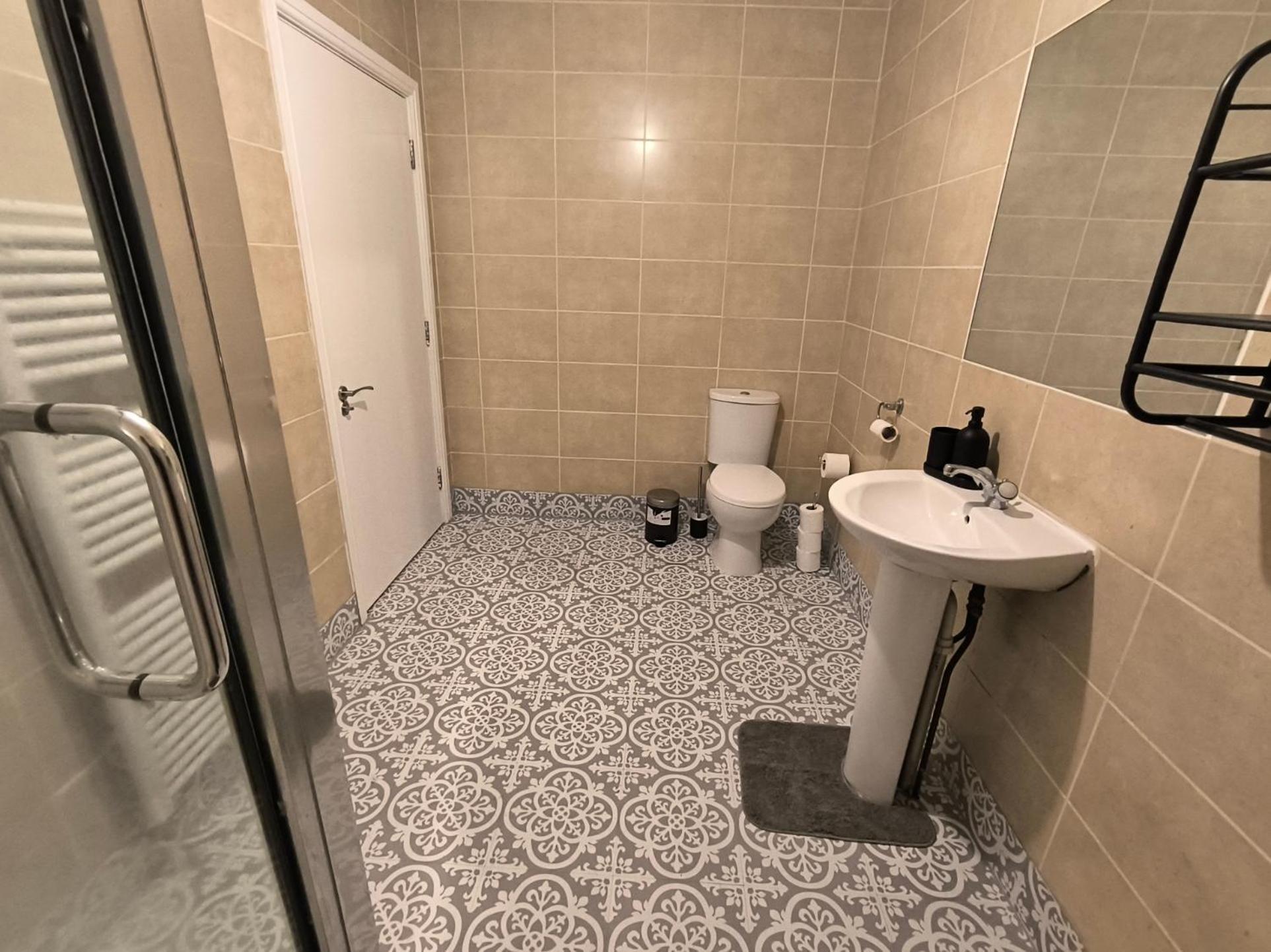 4 Pers Studio Style Room Near South Wimledon Station R3 Guest house London