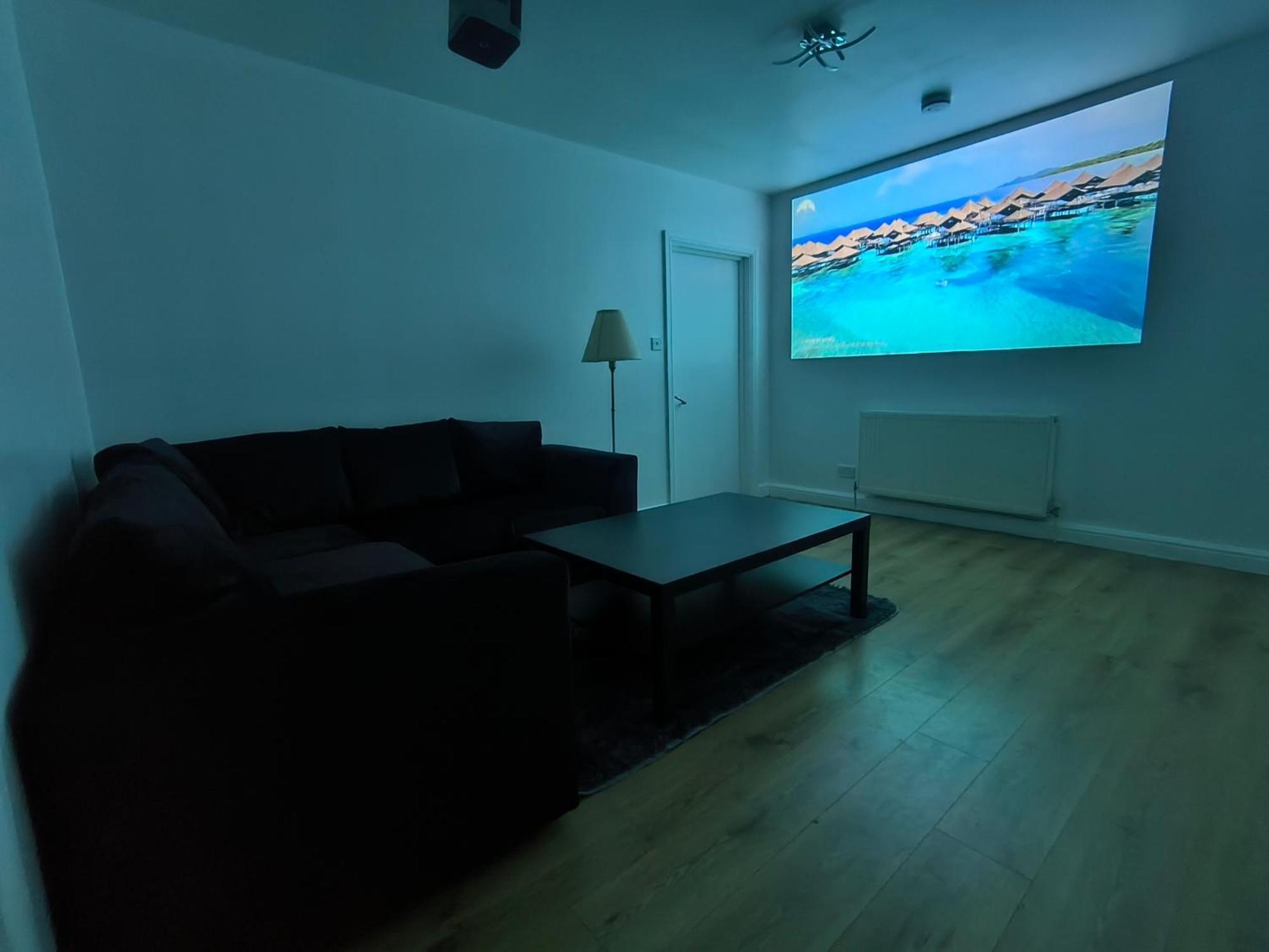 Guest house 4 Pers Studio Style Room Near South Wimledon Station R3
