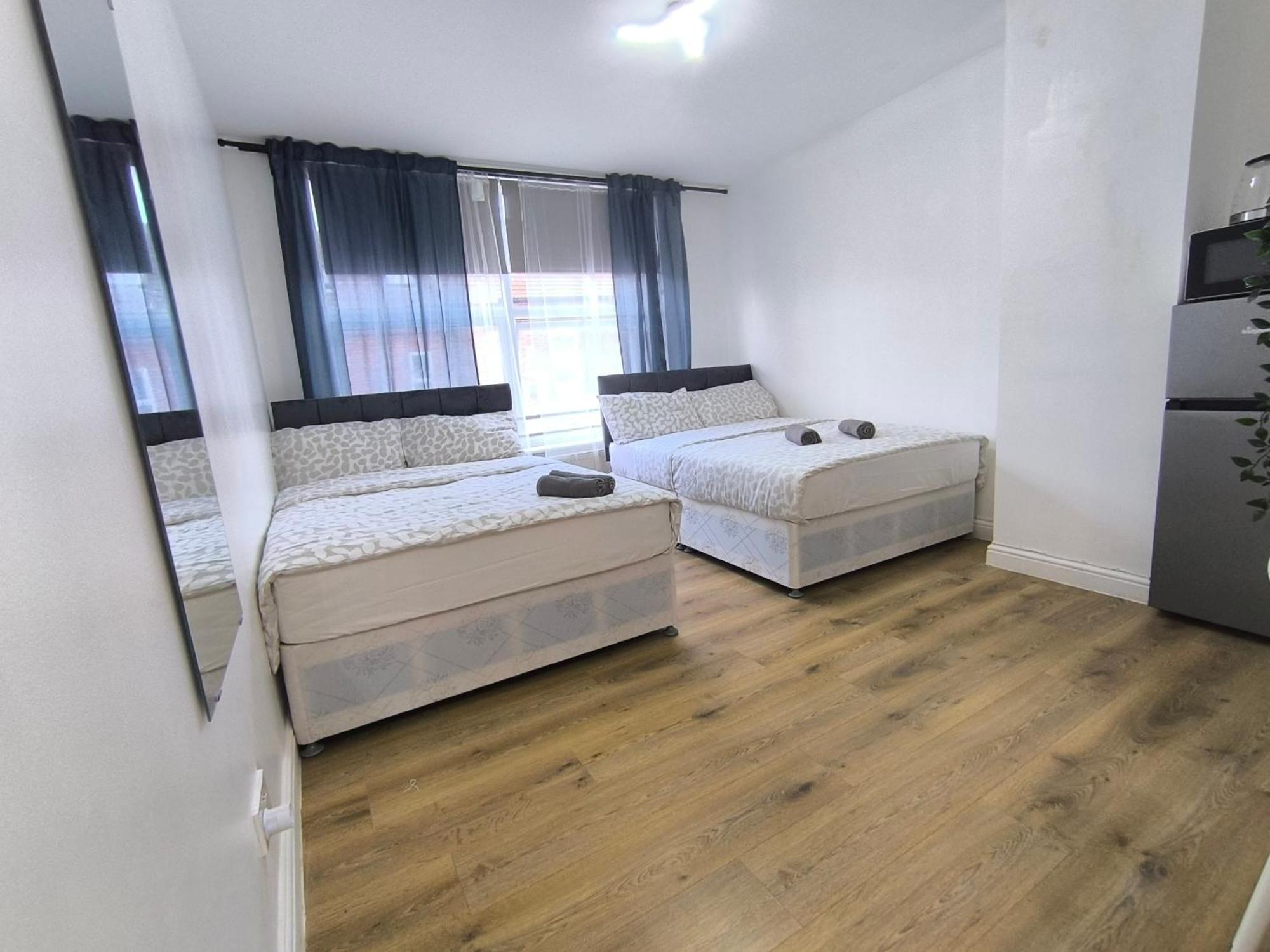 4 Pers Studio Style Room Near South Wimledon Station R3 London
