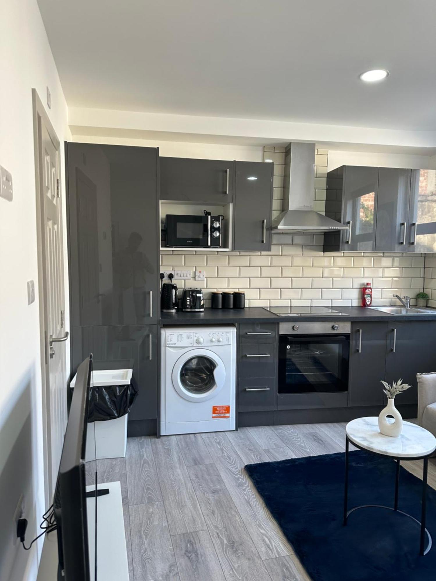 Appartement Luxury 1 Bedroom With Open Plan Kitchen For 6 Person In London! E1 Londen