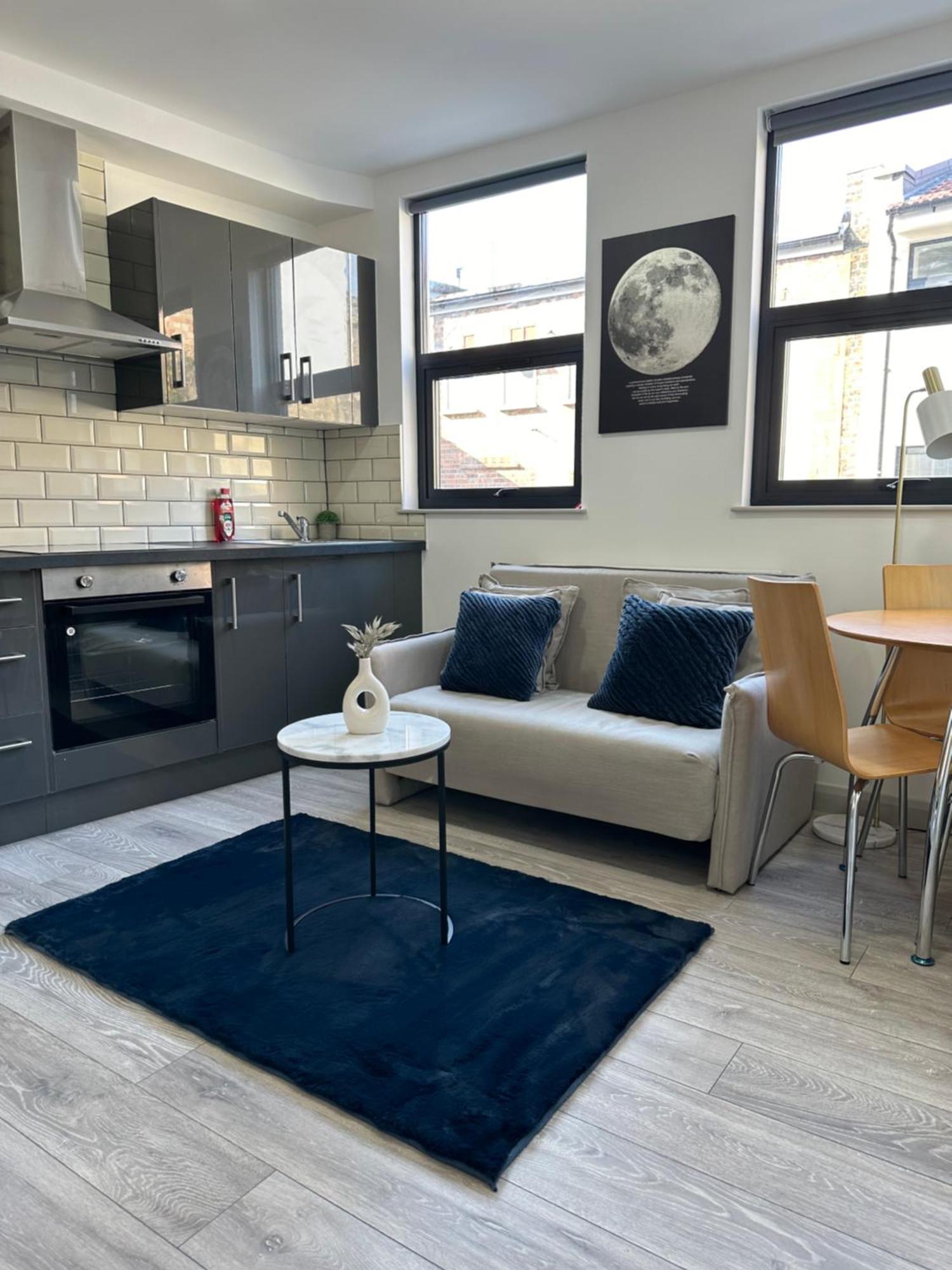 Luxury 1 Bedroom With Open Plan Kitchen For 6 Person In London! E1 *
