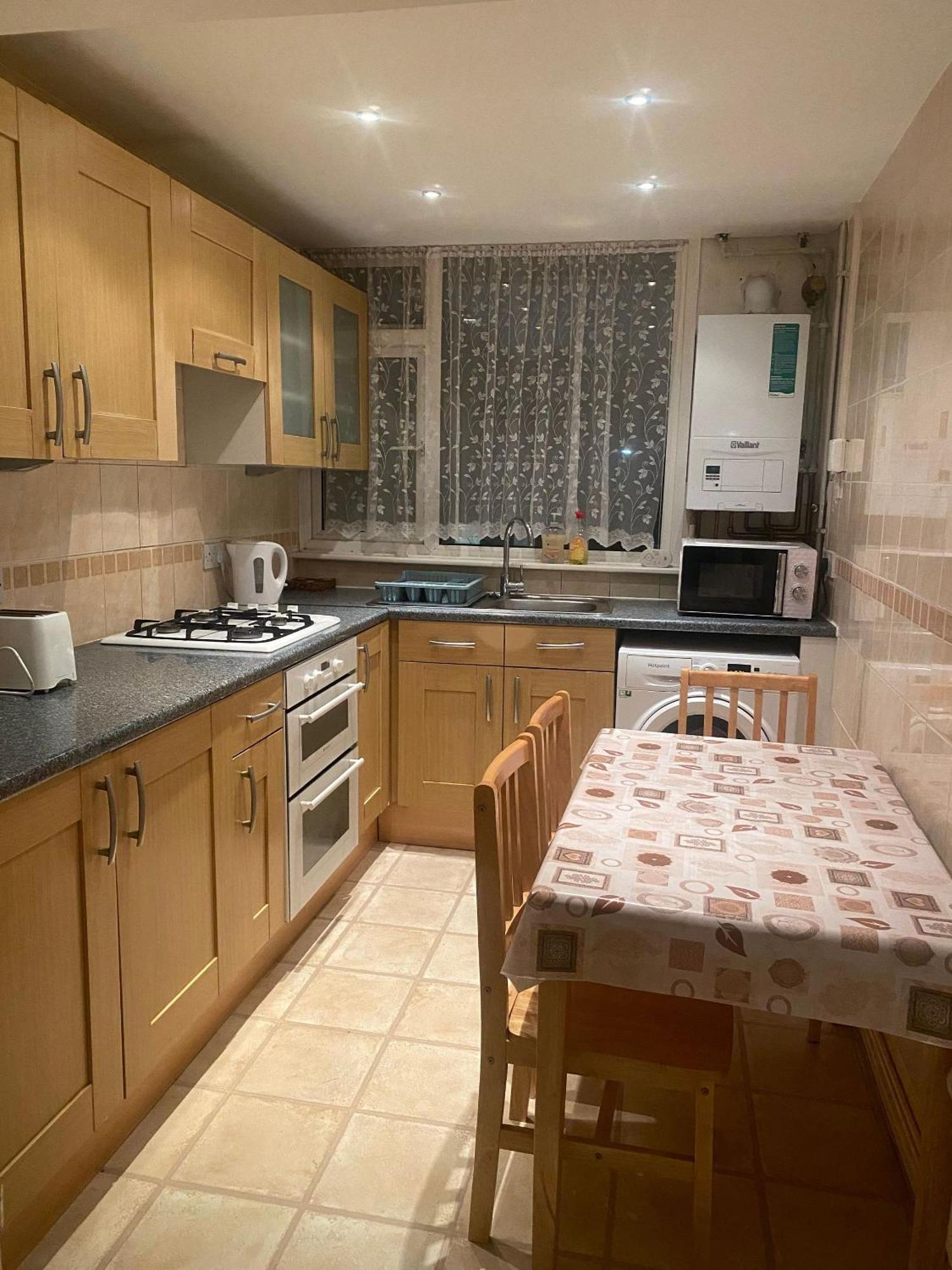 Appartement Charming 4-bedroom In East - Perfect Getaway *
