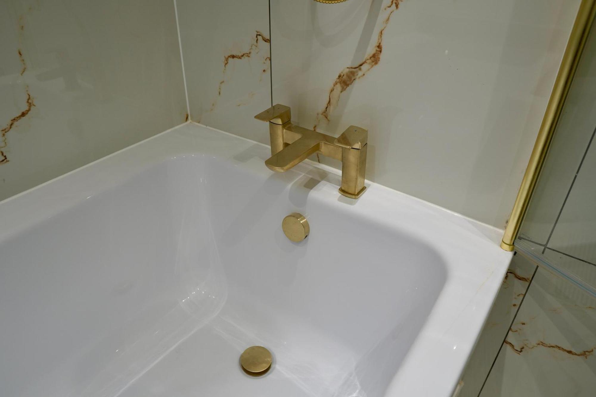 Spacious 1bd Flat Near London, Office, Smart Tv * London
