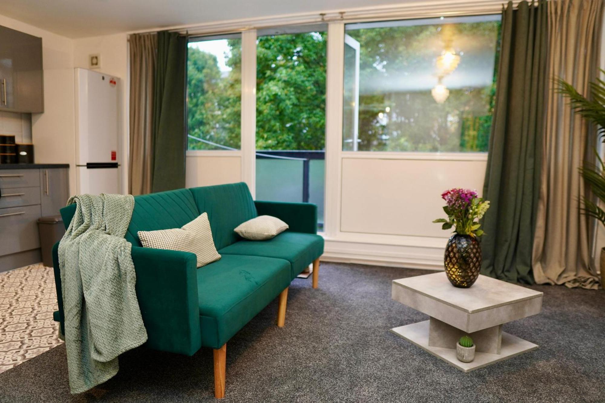Spacious 1bd Flat Near London, Office, Smart Tv Apartment
